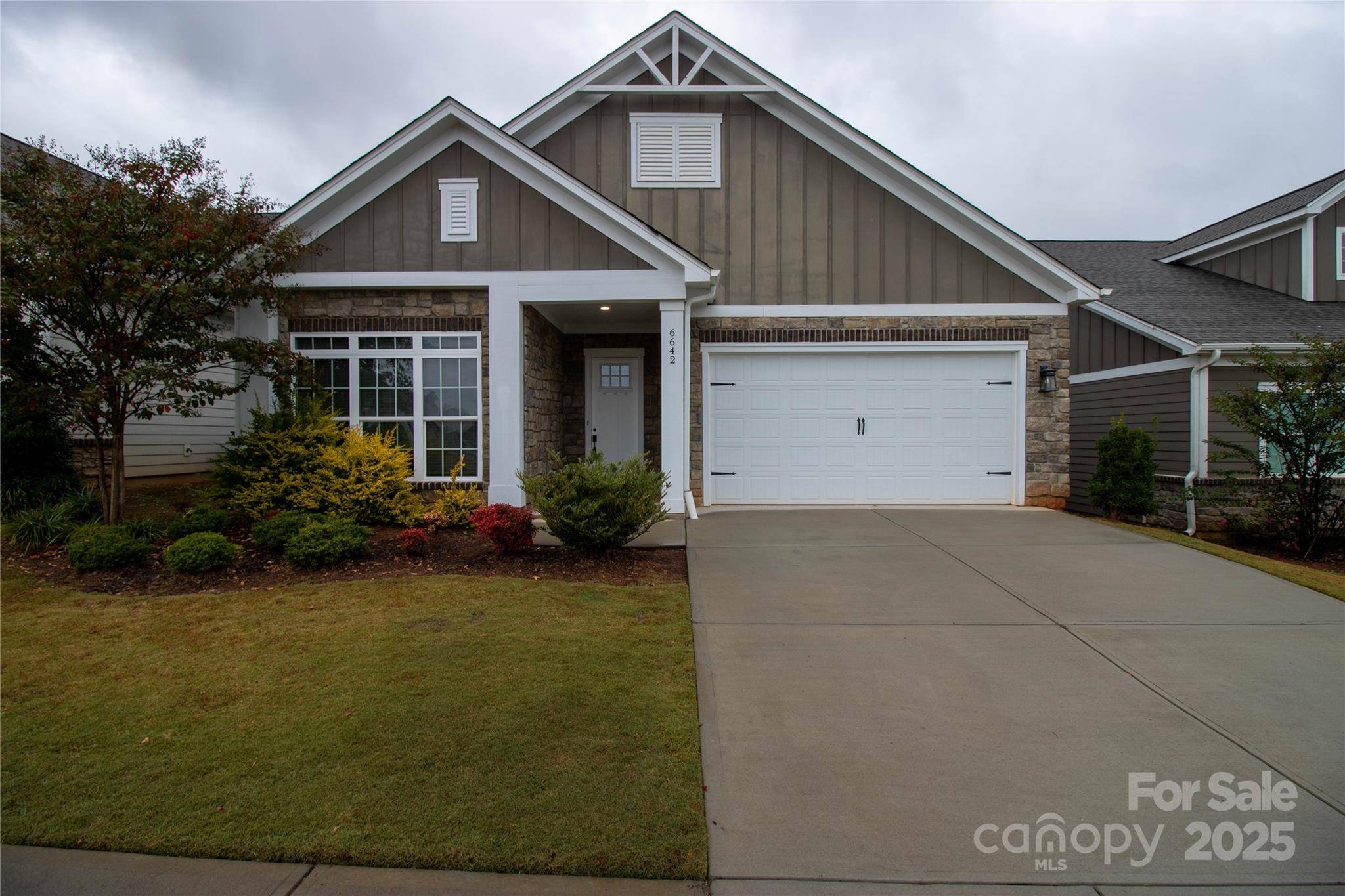 6642 Star DR, Sherrills Ford, NC 28673