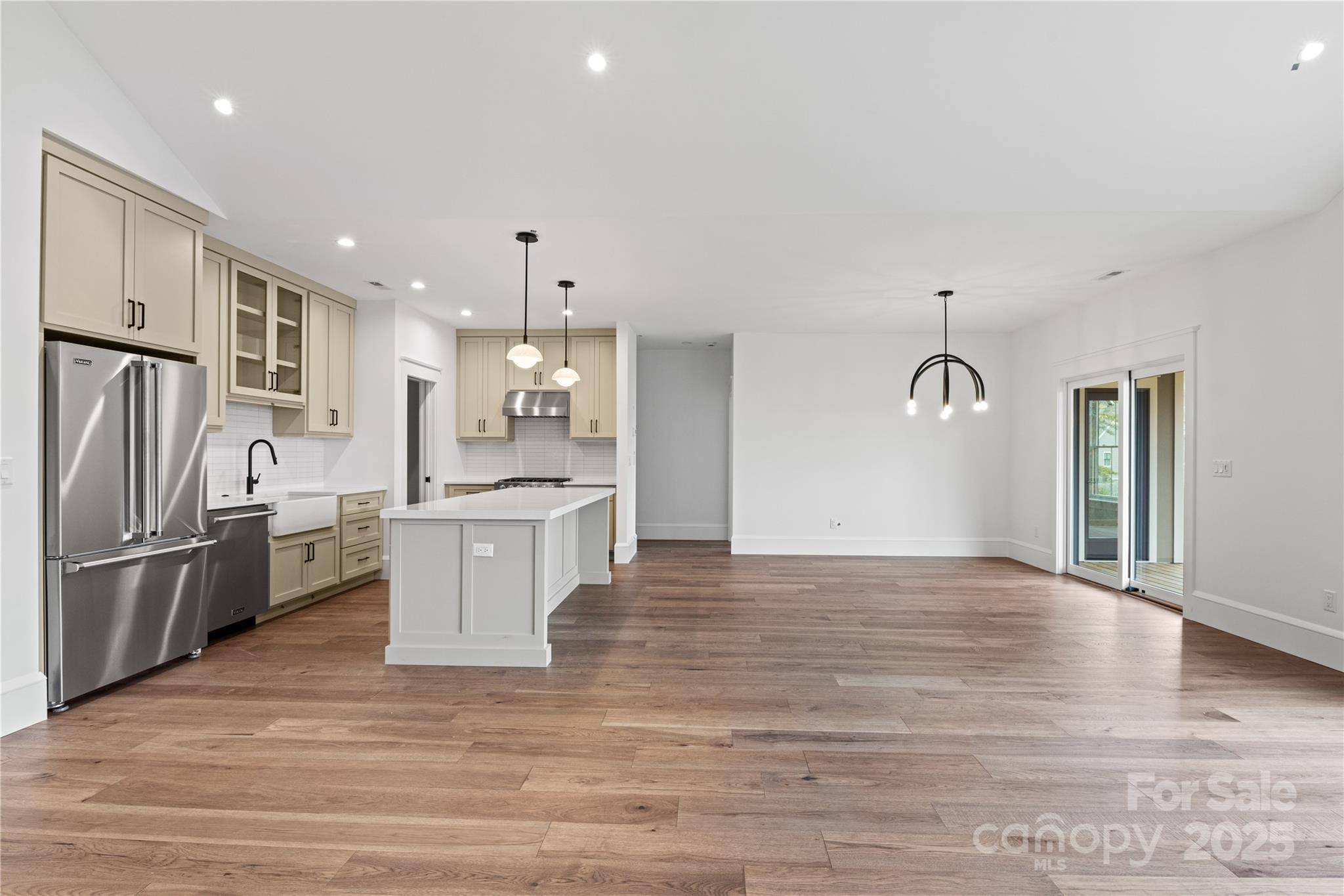127 Creekside Valley LN, Arden, NC 28704