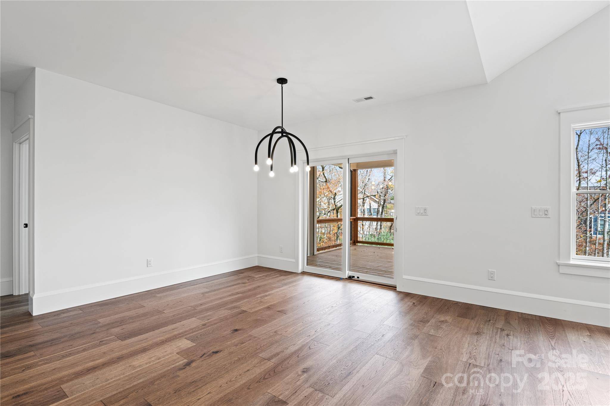 127 Creekside Valley LN, Arden, NC 28704