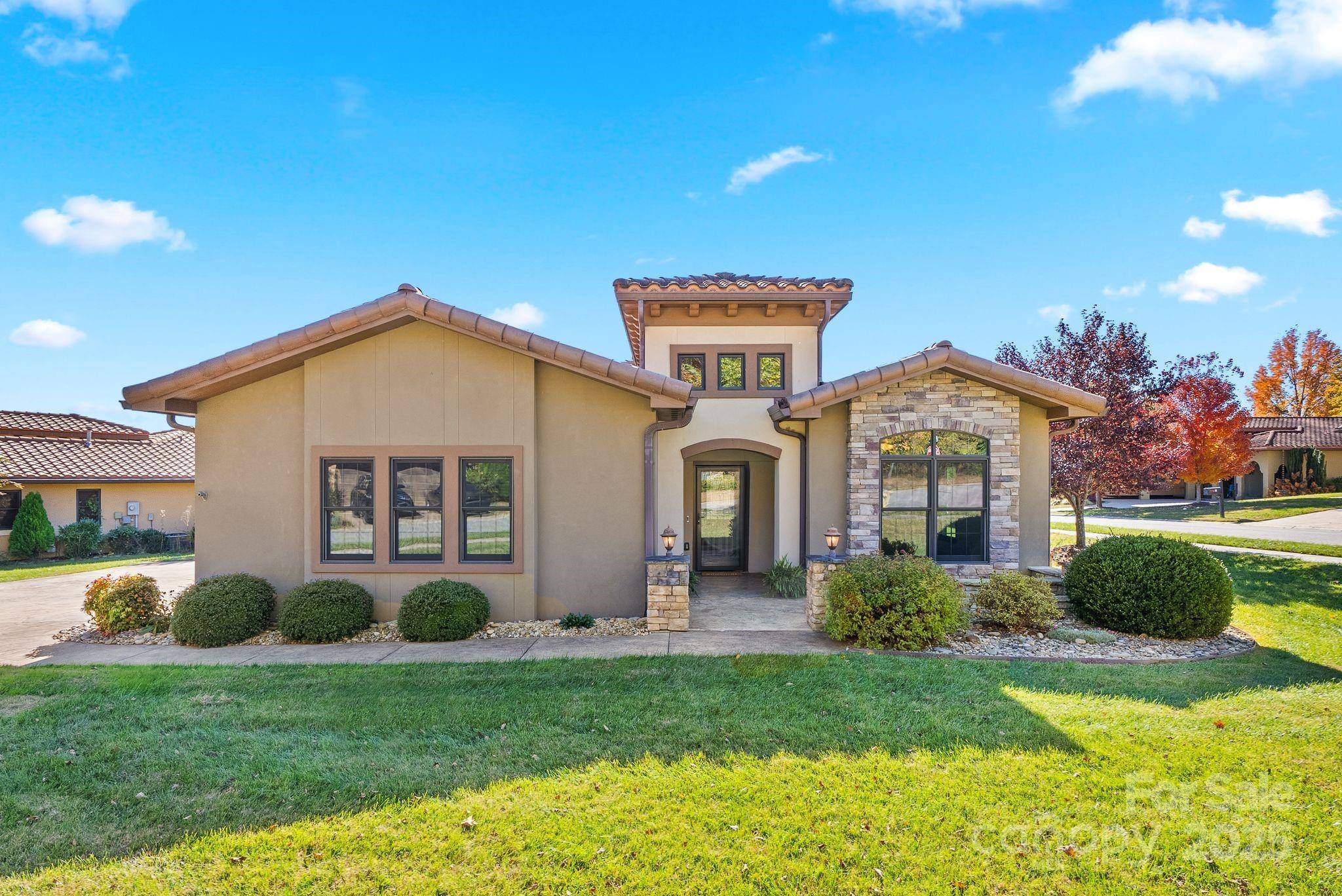 4 Pacifico DR, Asheville, NC 28806