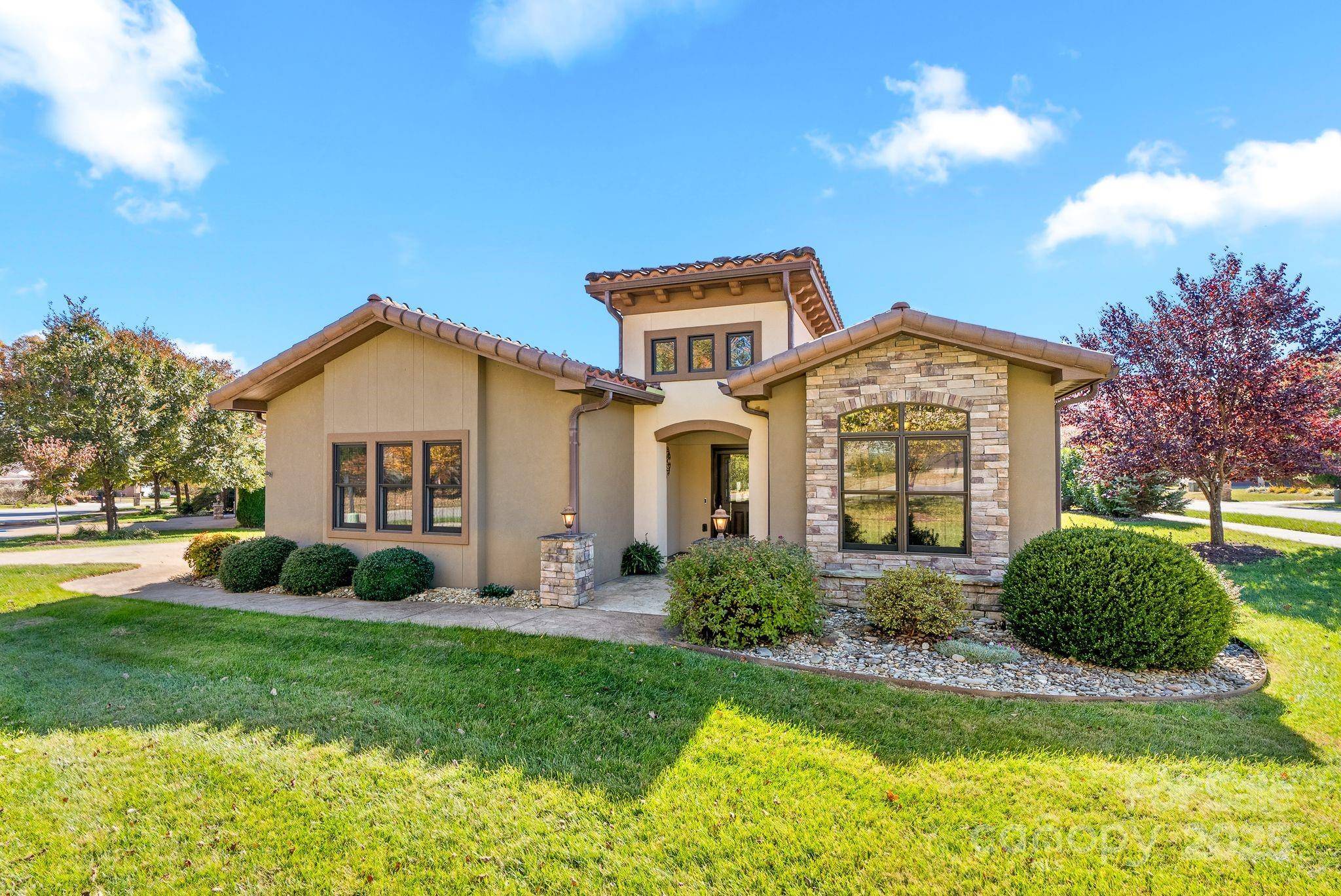 4 Pacifico DR, Asheville, NC 28806