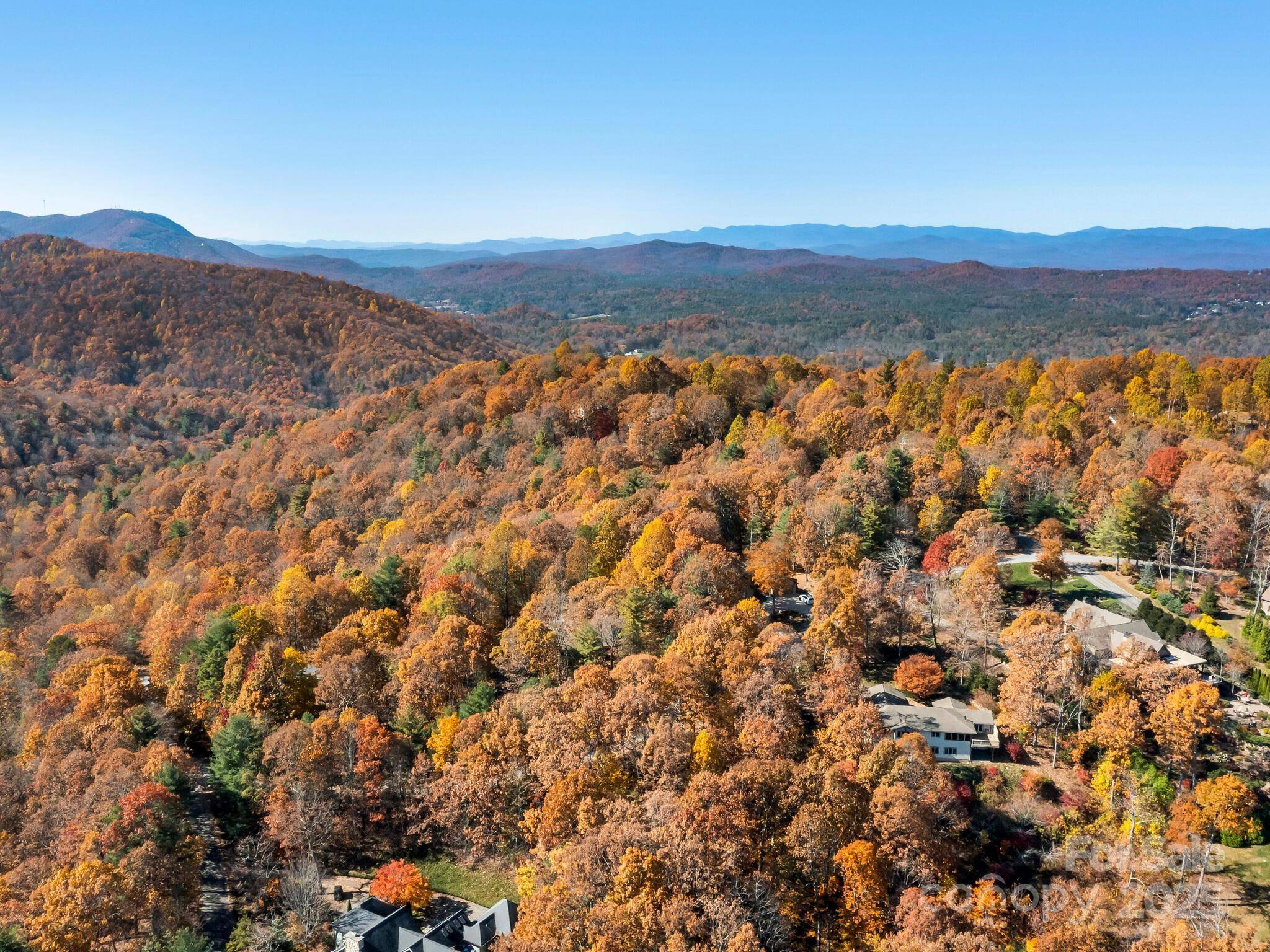 707 Overlook DR, Flat Rock, NC 28731
