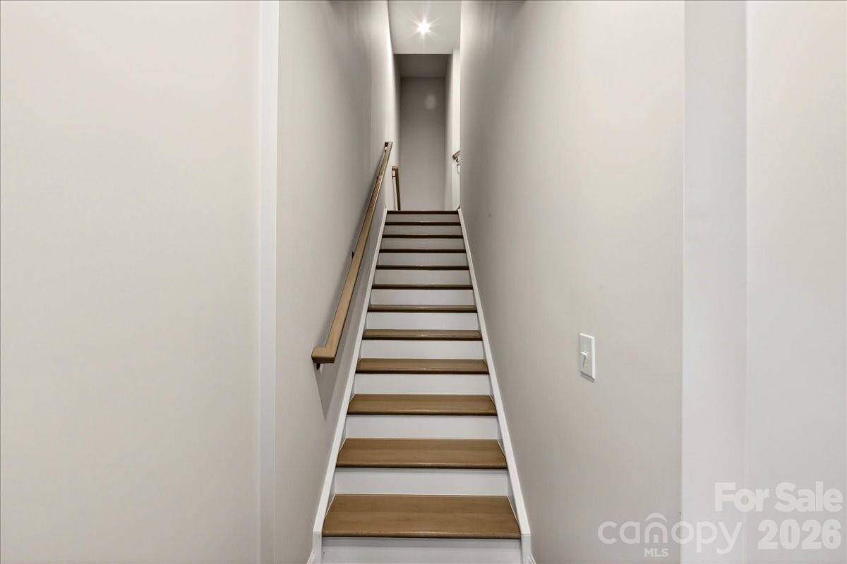 921 Archway LN, Charlotte, NC 28217
