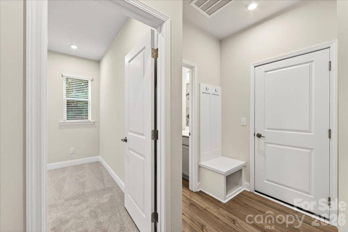 921 Archway LN, Charlotte, NC 28217