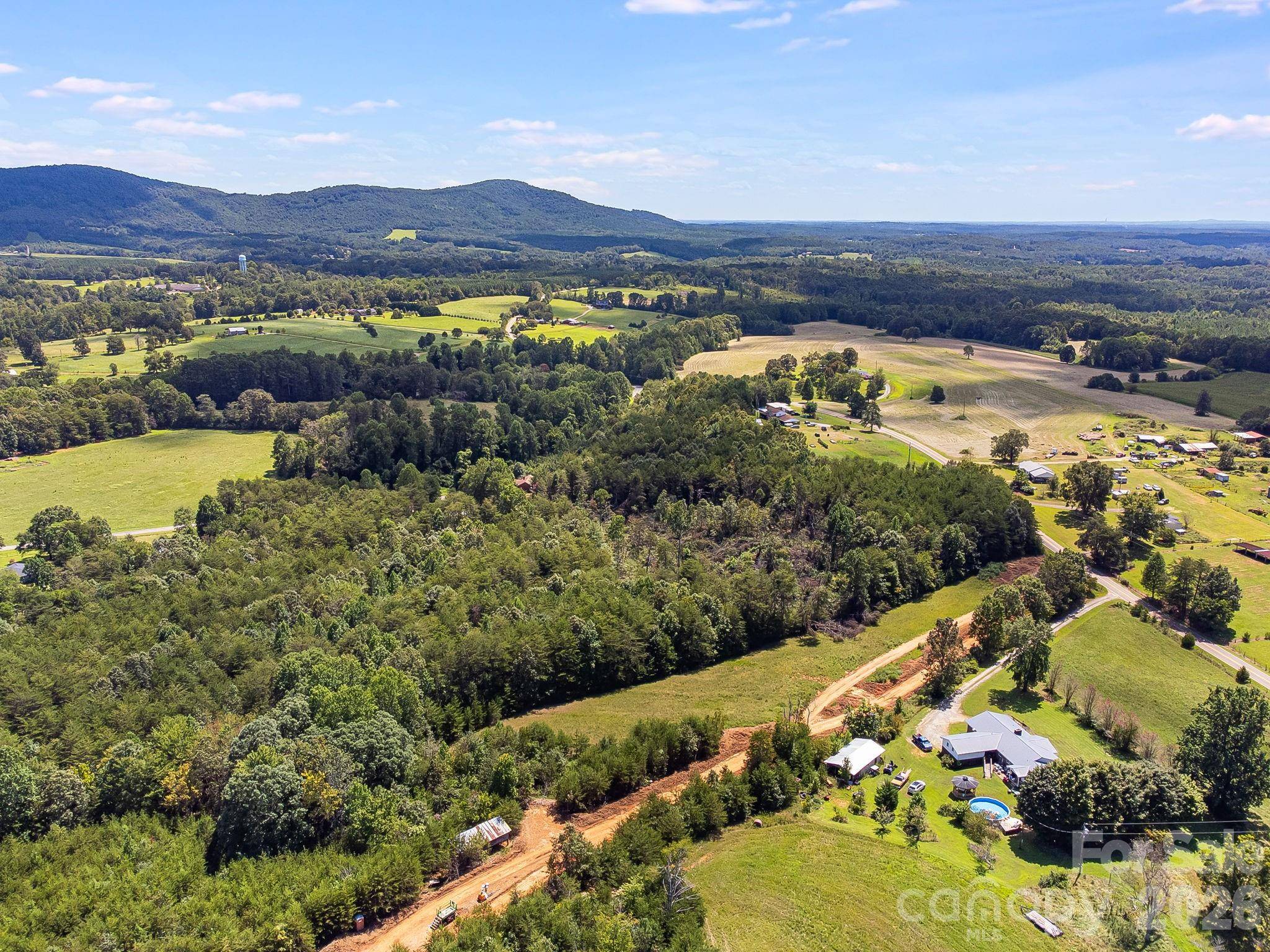 211 Luckadoo RD, Bostic, NC 28018