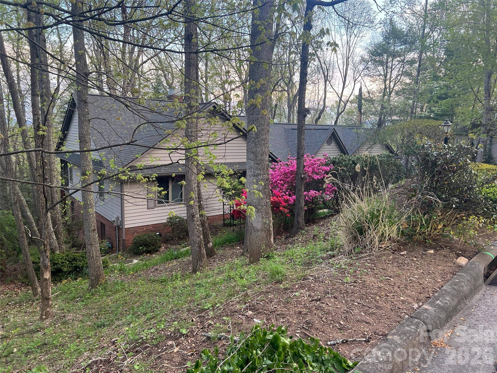 108 Galloway DR, Asheville, NC 28803