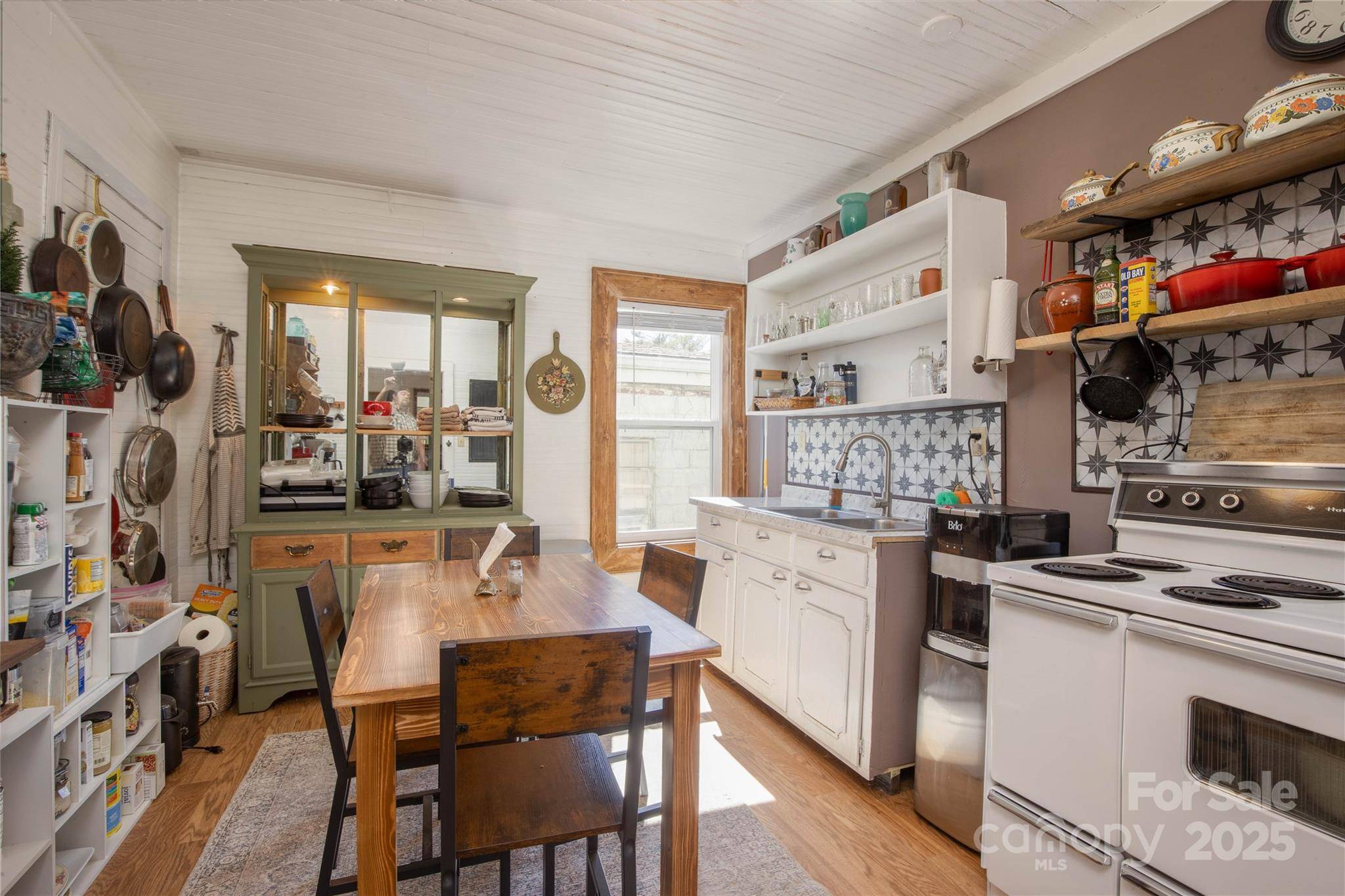 23 N 226 HWY, Bakersville, NC 28705