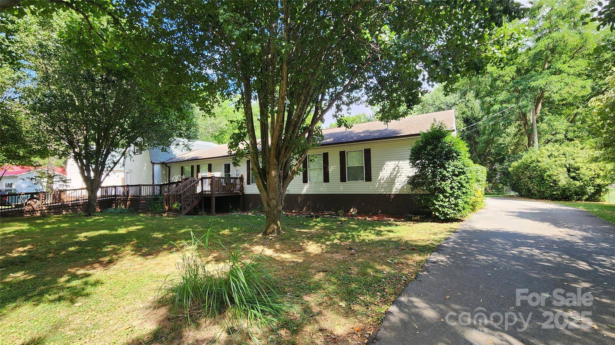 1235 Sulphur Springs RD, Waynesville, NC 28786