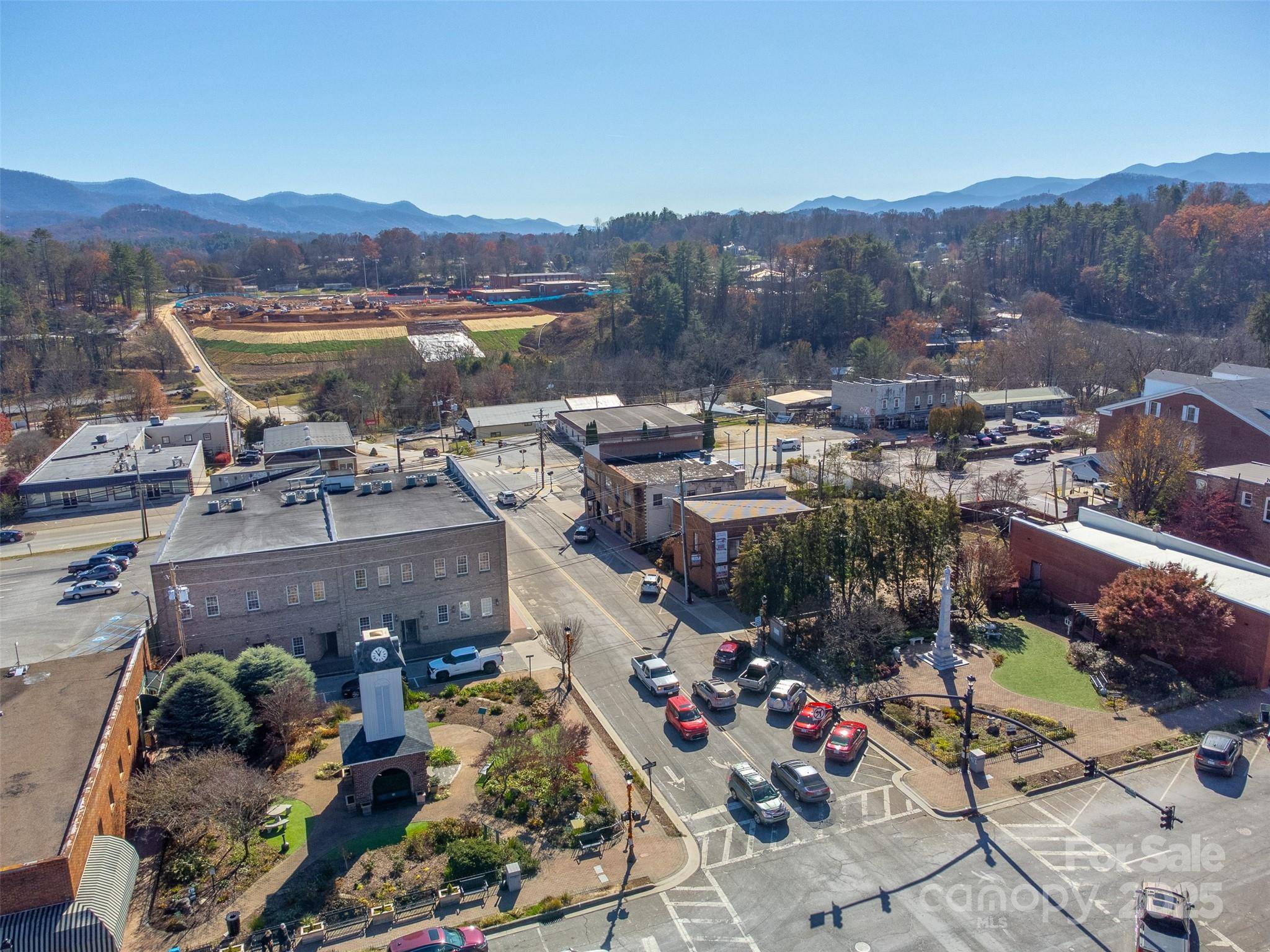 228 E Palmer ST, Franklin, NC 28734