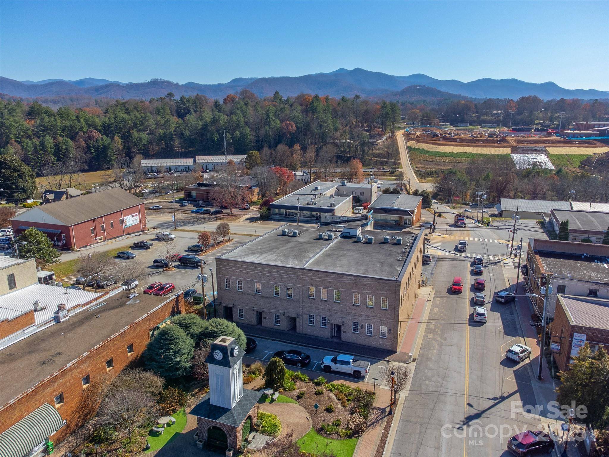 228 E Palmer ST, Franklin, NC 28734