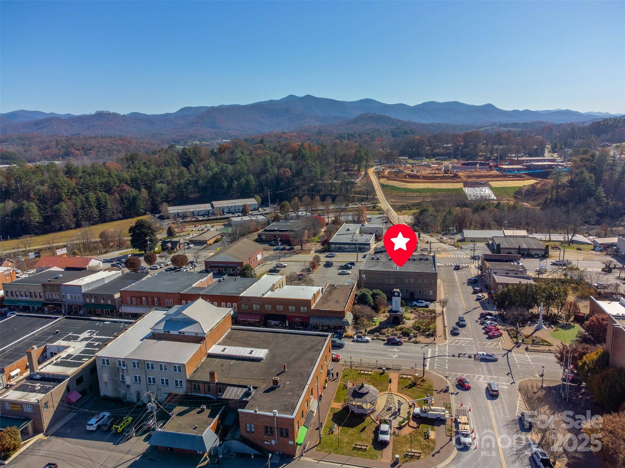 228 E Palmer ST, Franklin, NC 28734