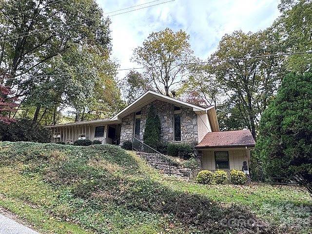 30 Brier LN, Maggie Valley, NC 28751