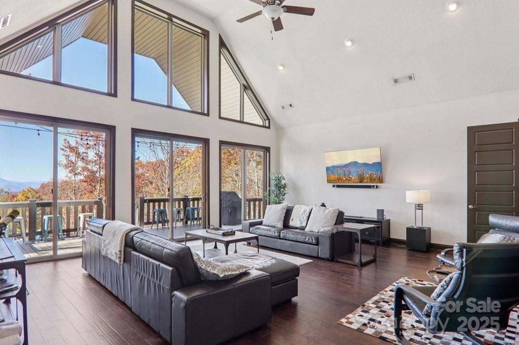 242 Crossview DR, Bryson City, NC 28713