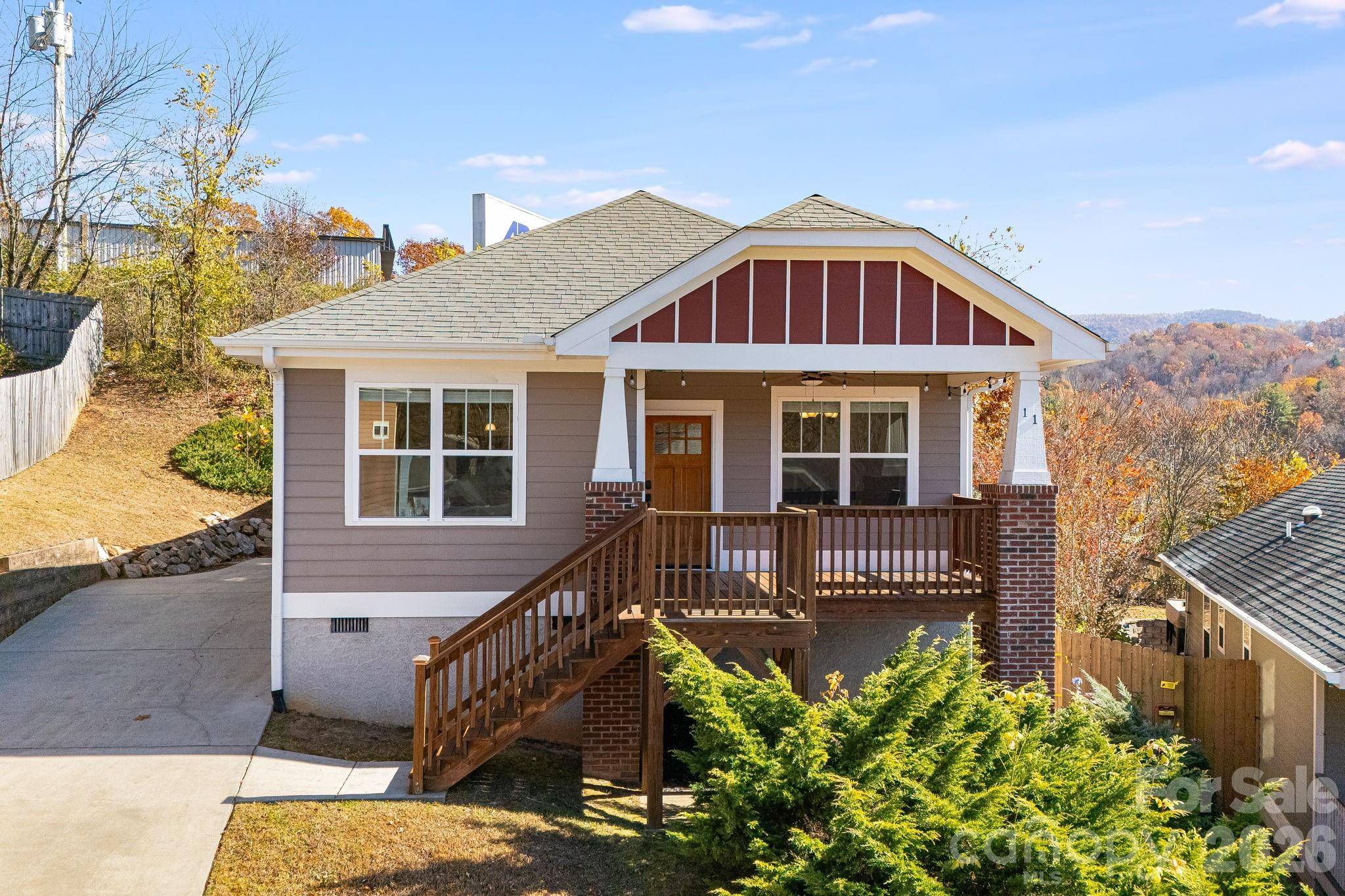 11 Byrdcliffe LN, Asheville, NC 28805