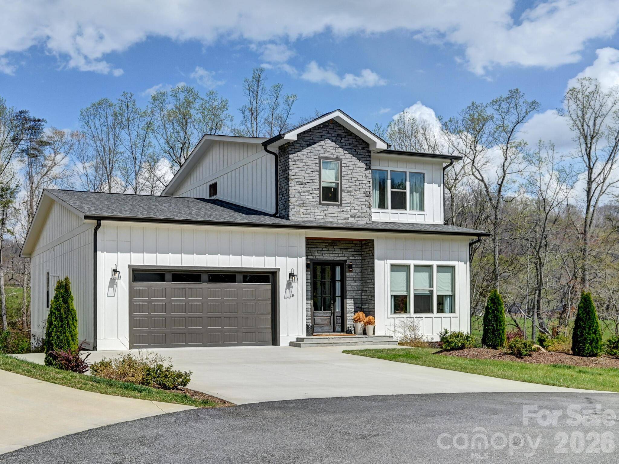 18 Sagewood DR, Candler, NC 28715