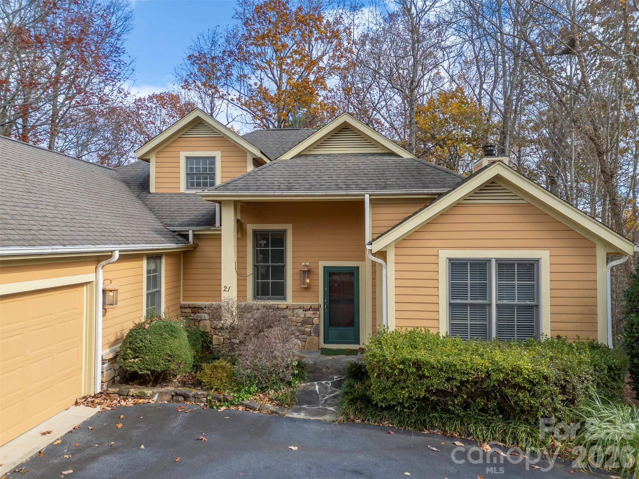 21 Wild Flower HOLW, Hendersonville, NC 28739