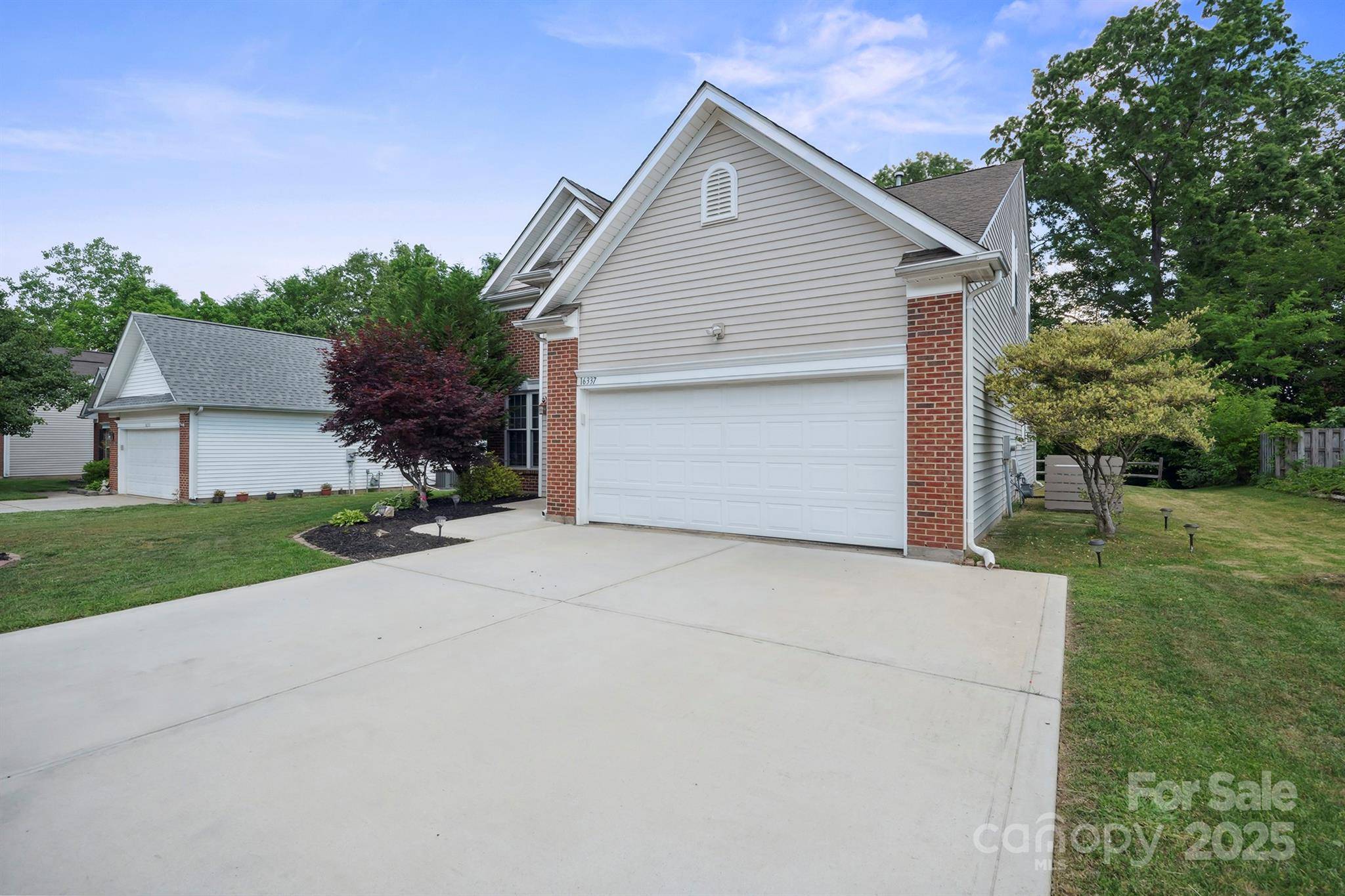 16337 Greybriar Forest LN, Charlotte, NC 28278