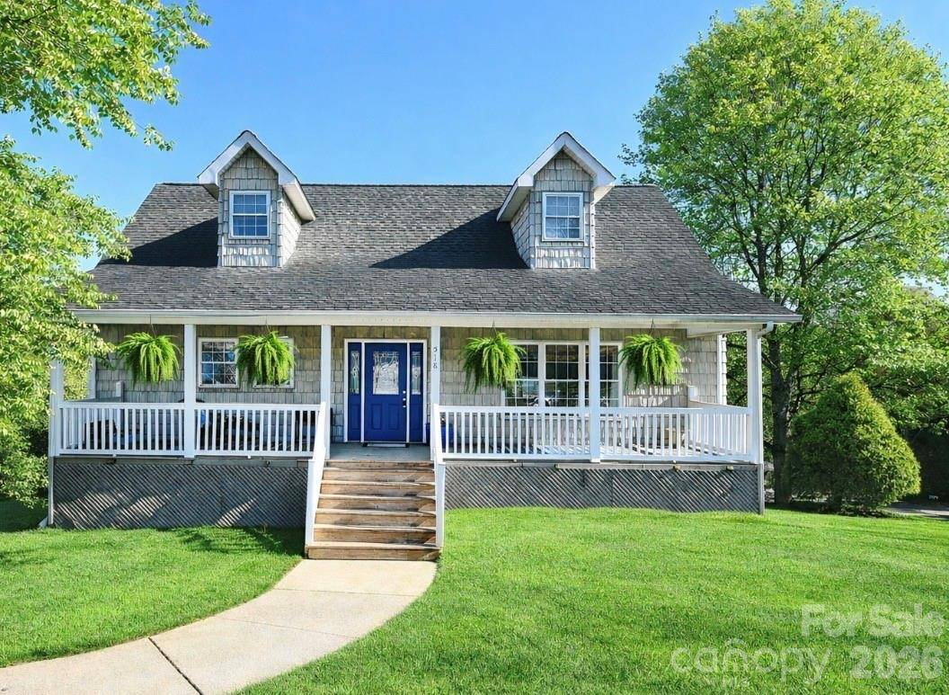 518 30th Avenue CIR NE, Hickory, NC 28601