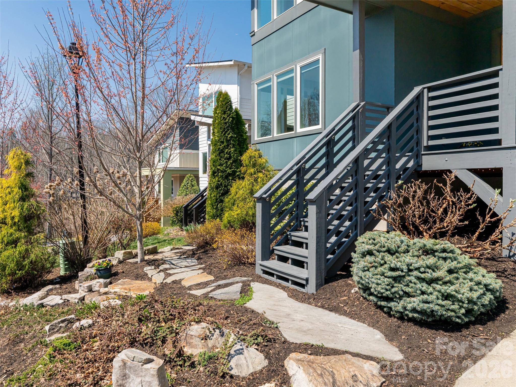 27 Mauricet LN, Asheville, NC 28806