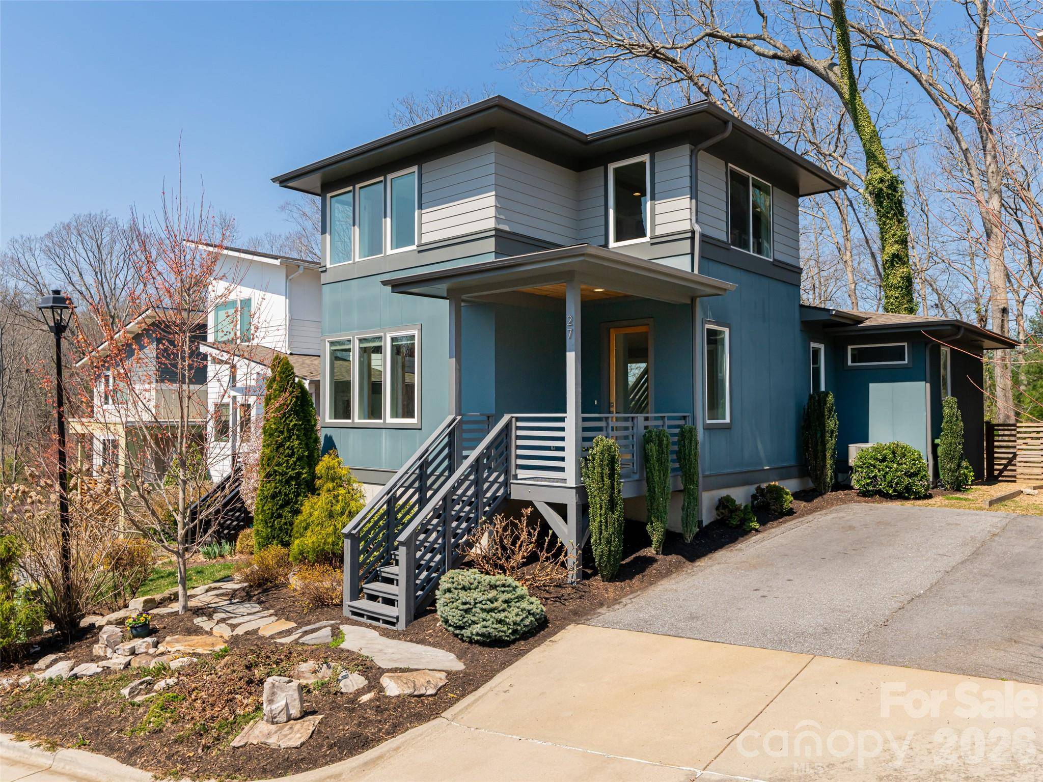 27 Mauricet LN, Asheville, NC 28806