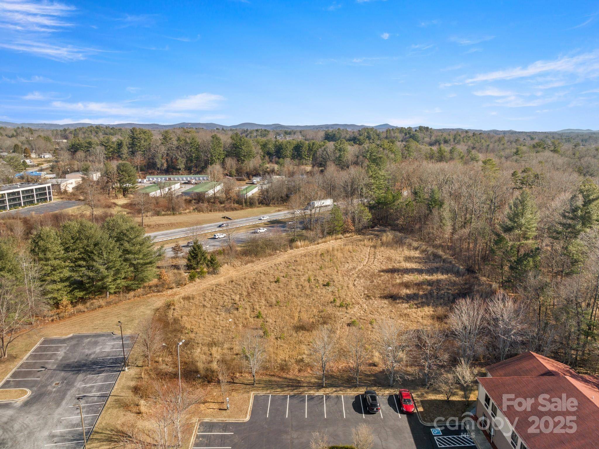 240 Mitchelle DR, Hendersonville, NC 28792