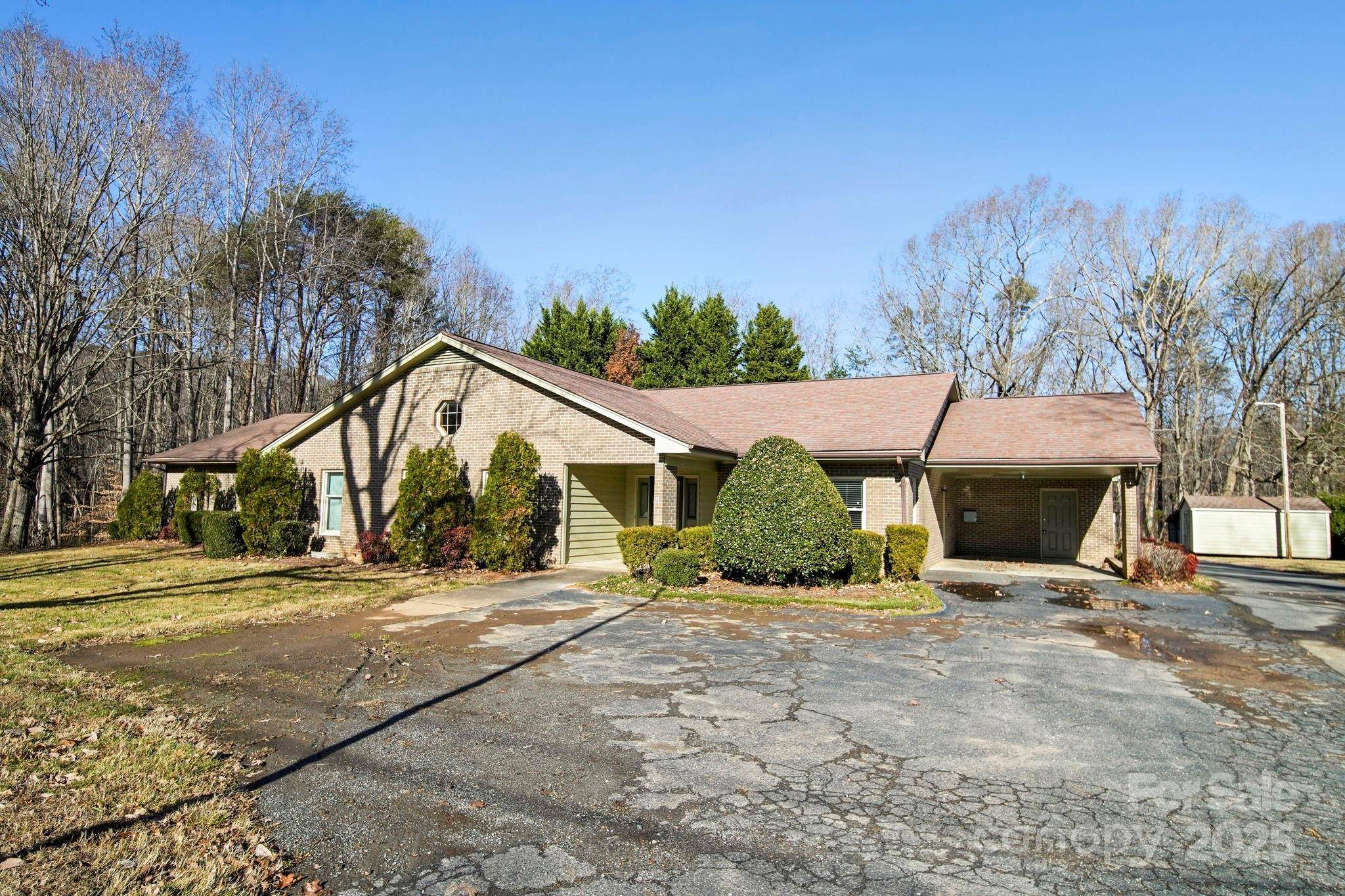 1015 Elizabeth DR, Dallas, NC 28034