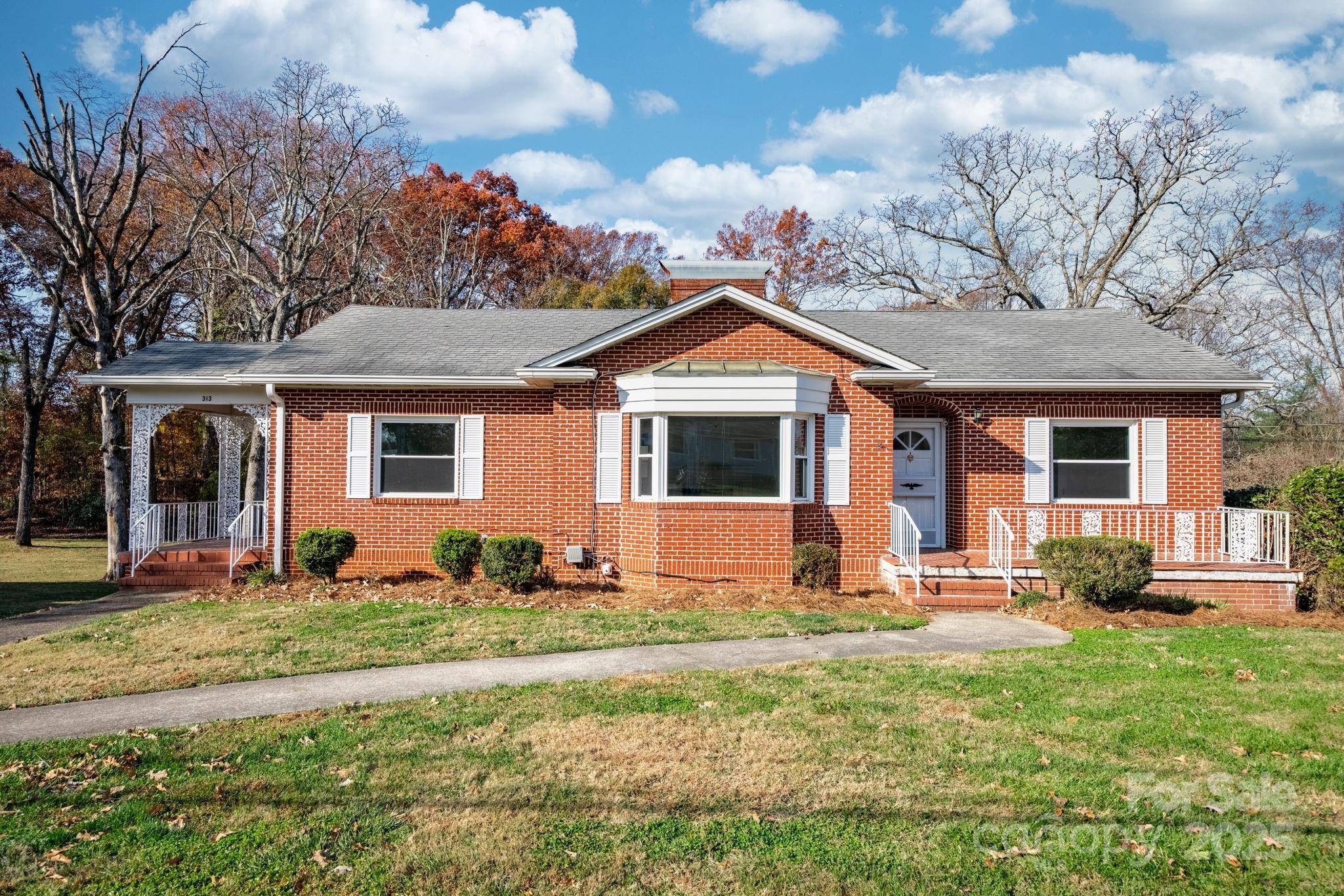 313 17th ST NW, Hickory, NC 28601