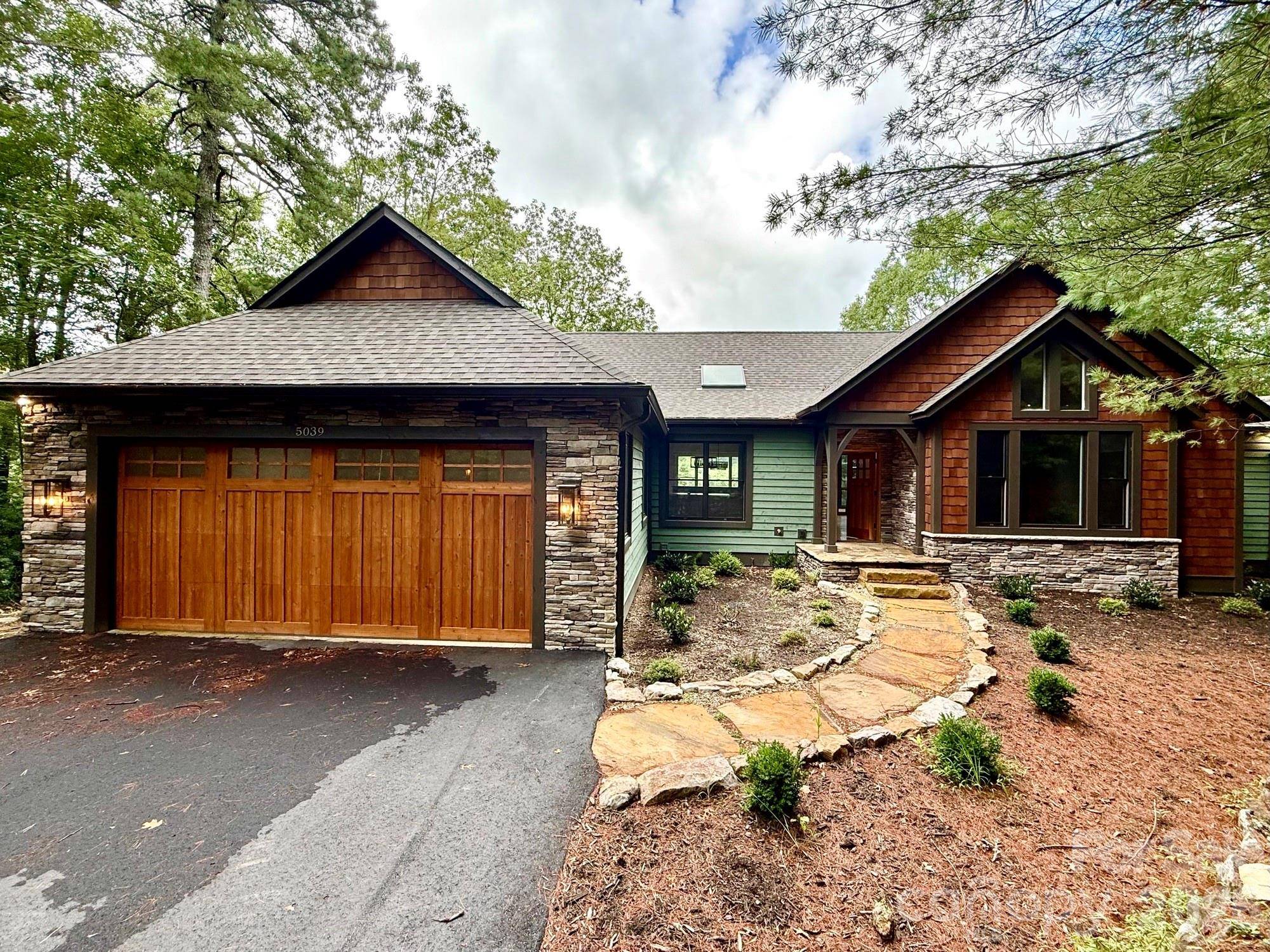 5039 Connestee TRL, Brevard, NC 28712