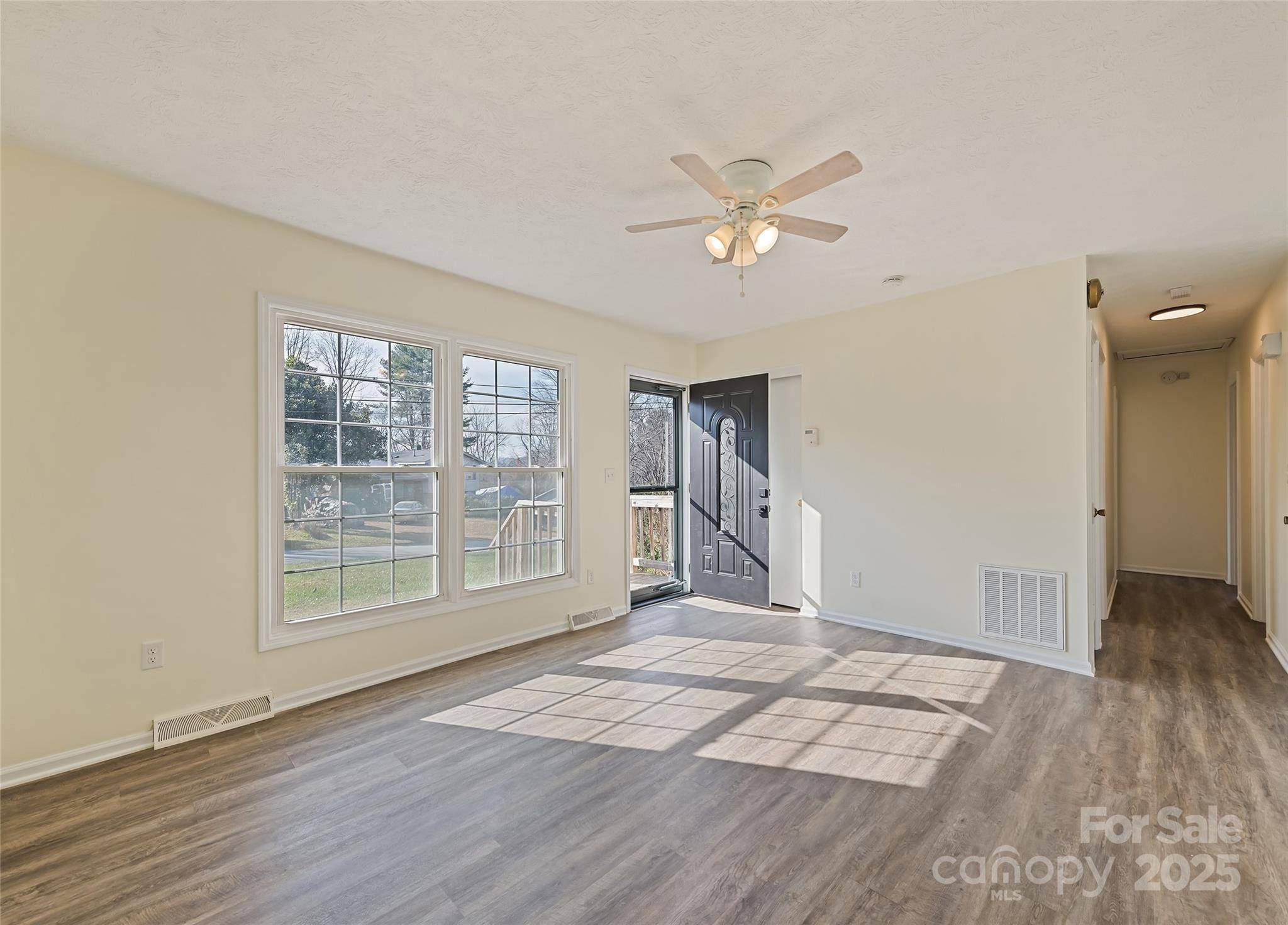129 Willowbrook RD, Hendersonville, NC 28792