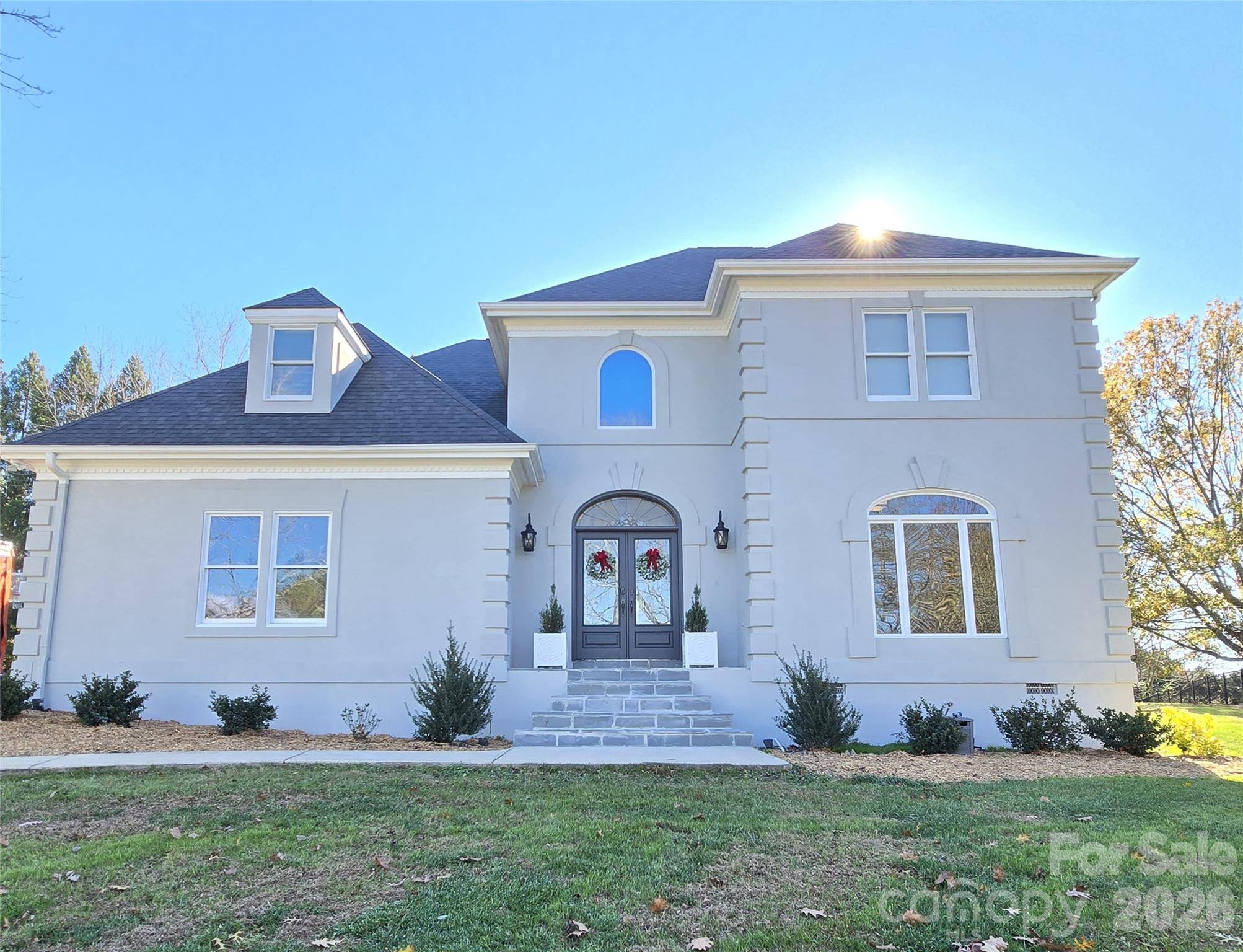 40 Shipwatch DR, Hickory, NC 28601