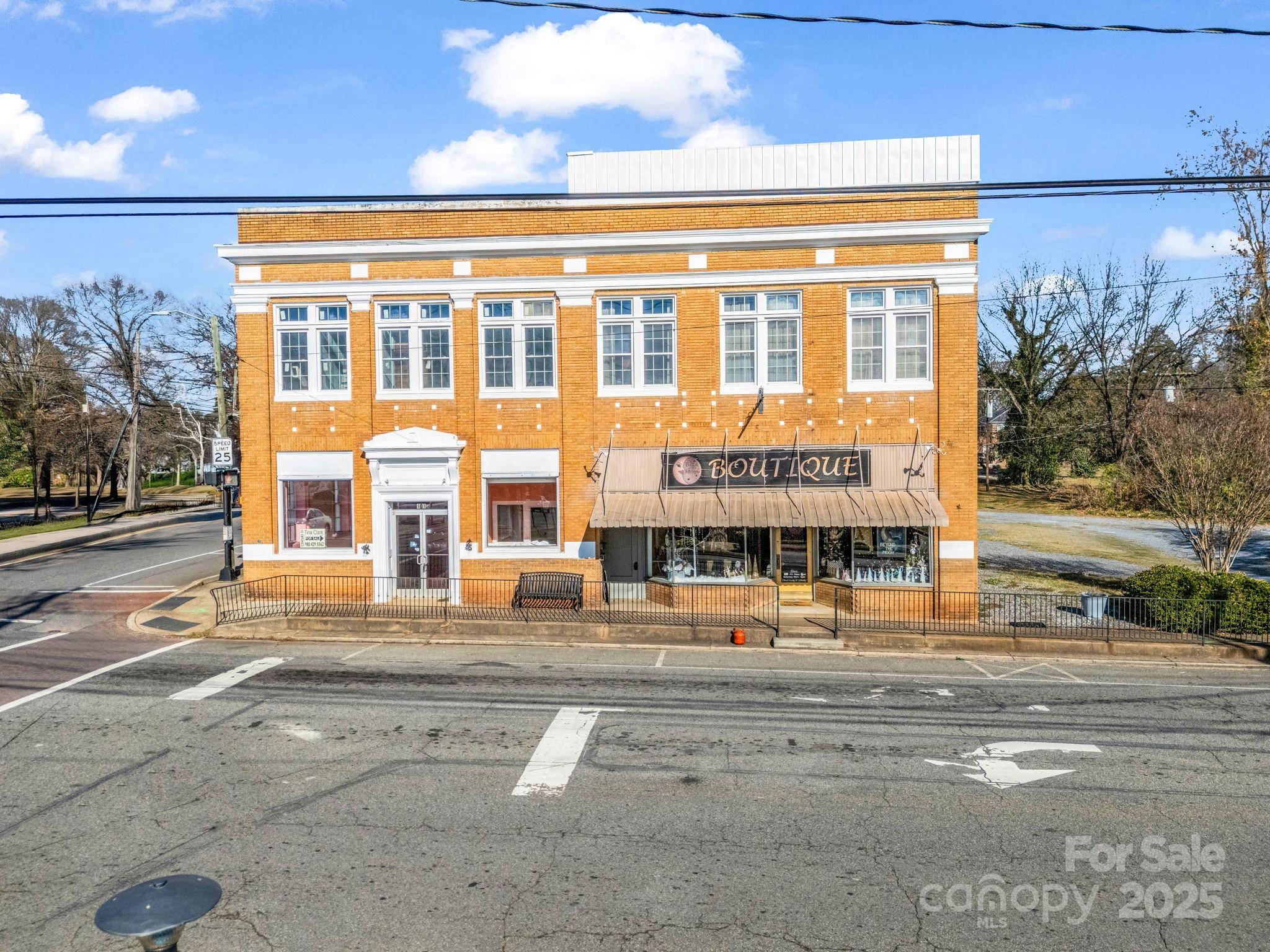 101 E FIRST ST, Lowell, NC 28098