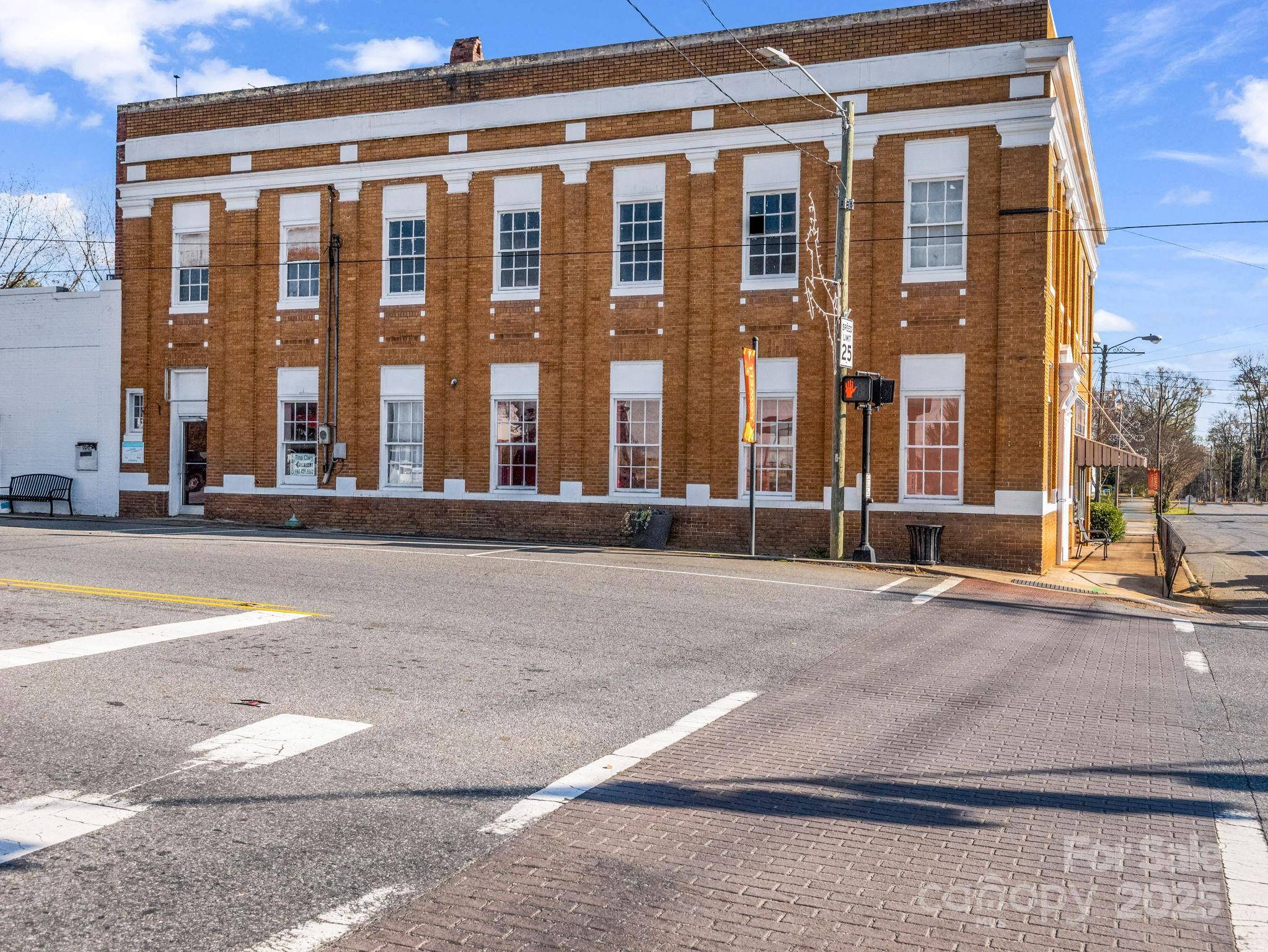 101 E FIRST ST, Lowell, NC 28098