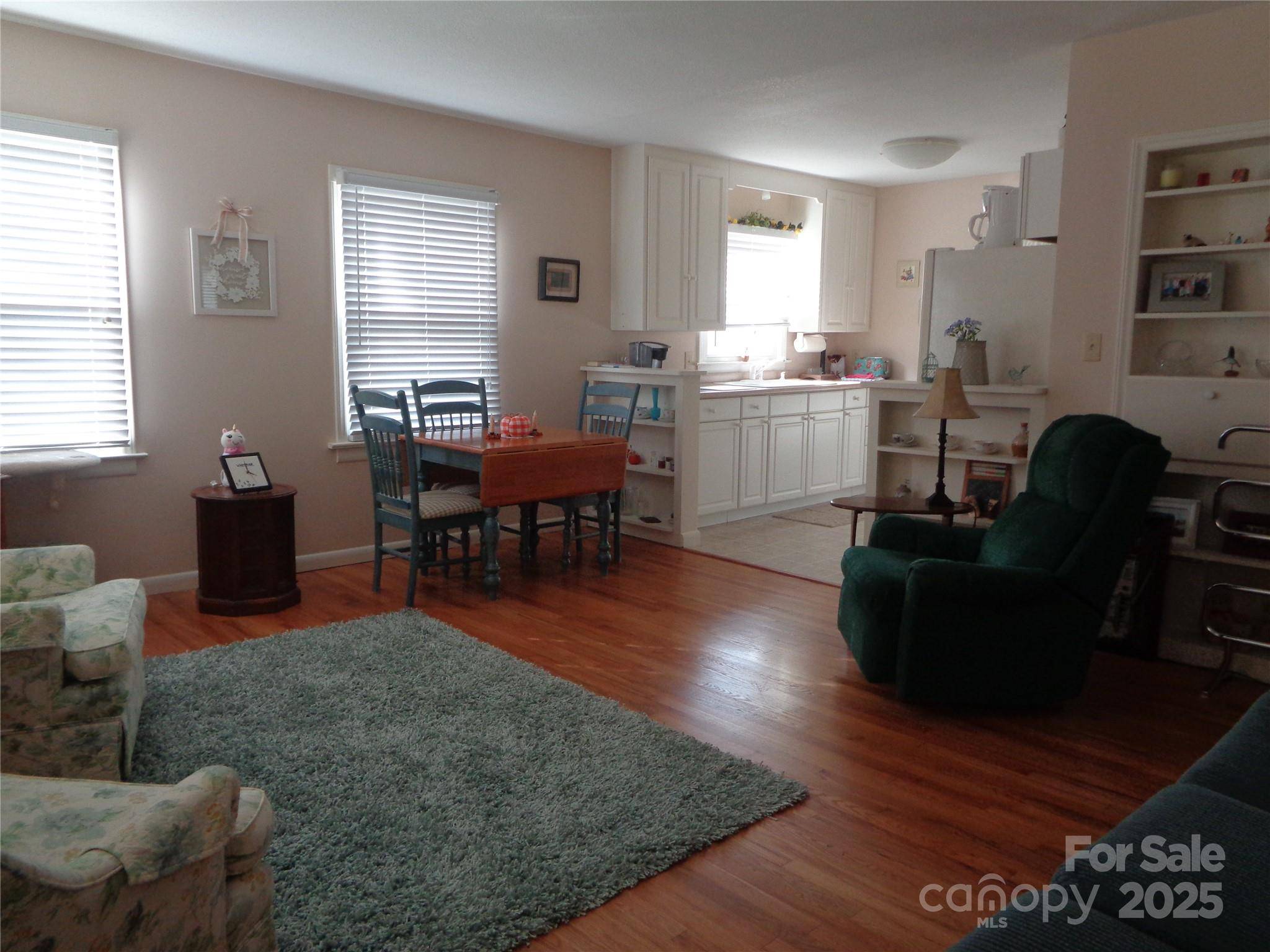 230 Leisure LN, Waynesville, NC 28786