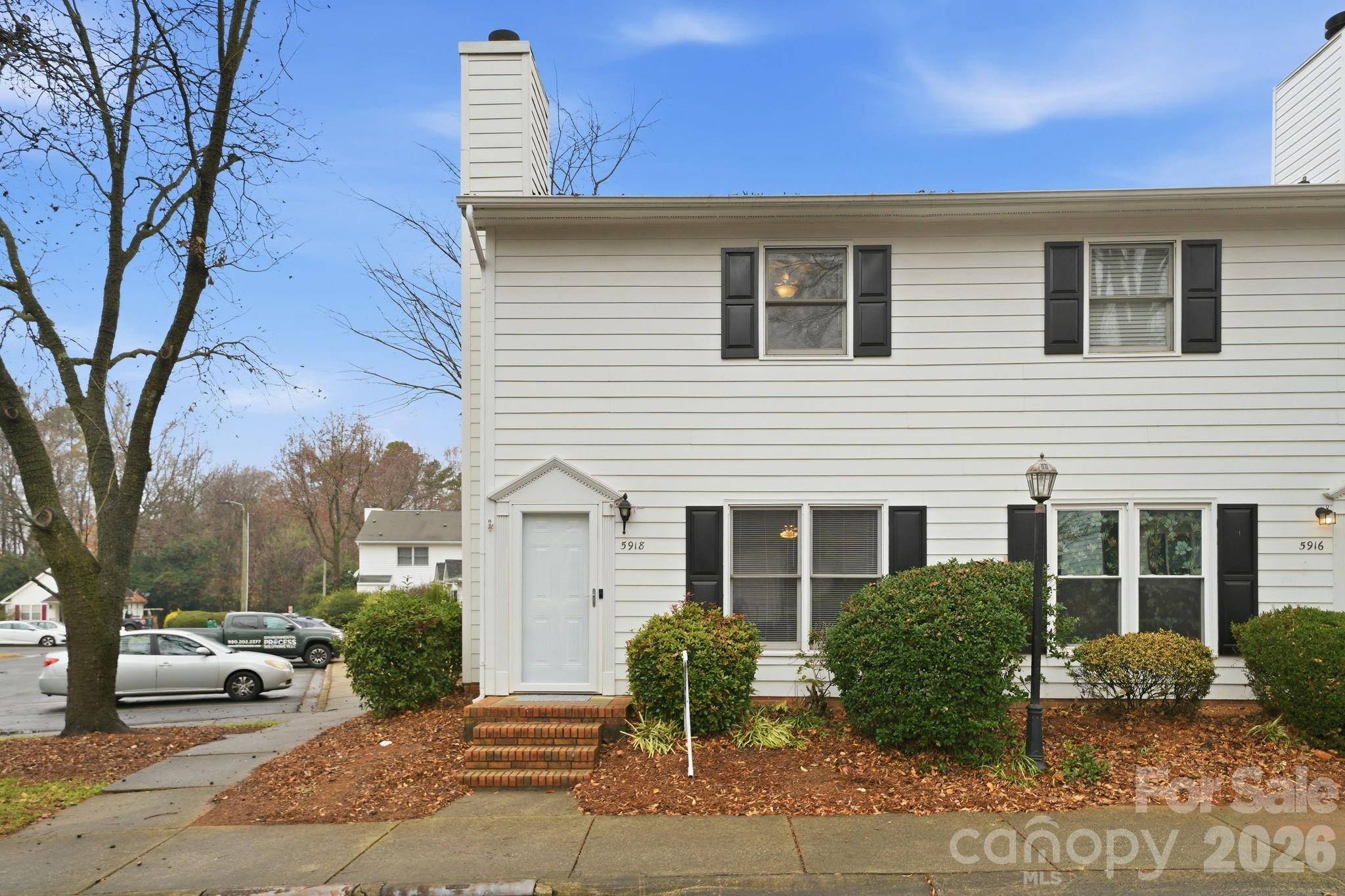 5918 Crape Myrtle LN, Charlotte, NC 28216
