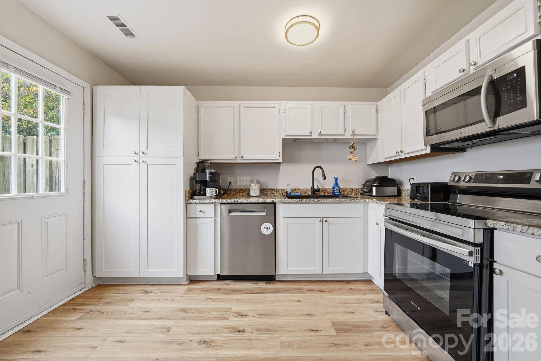 5918 Crape Myrtle LN, Charlotte, NC 28216