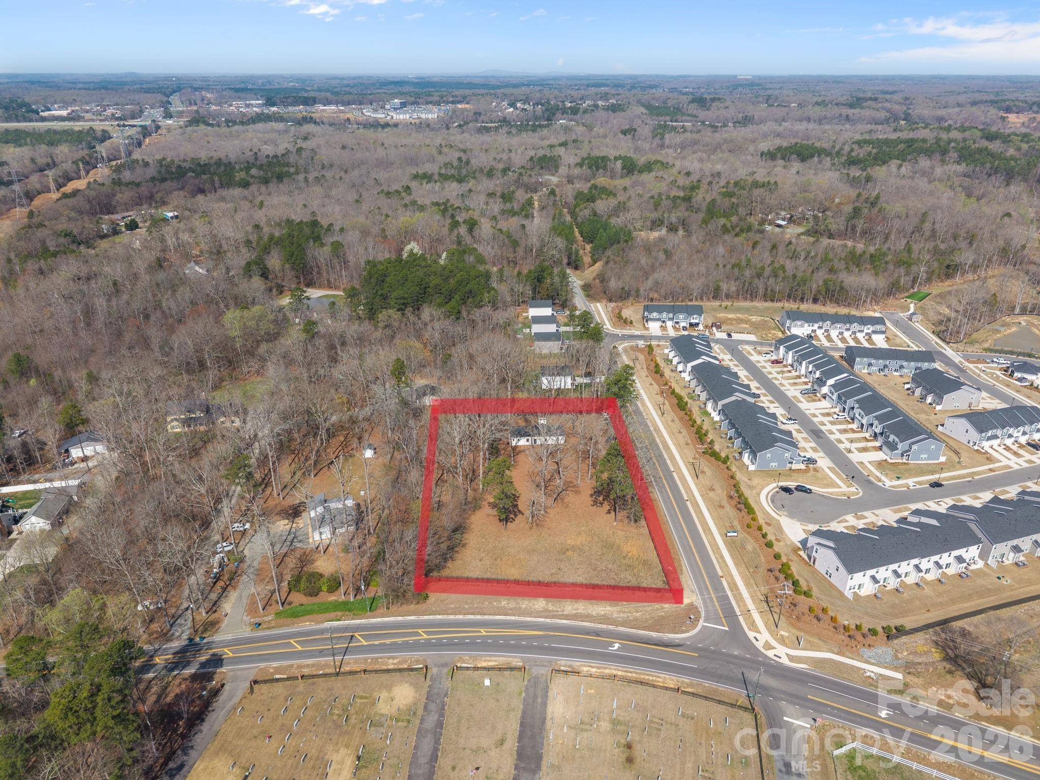 9121 Hutchinson LN, Charlotte, NC 28216