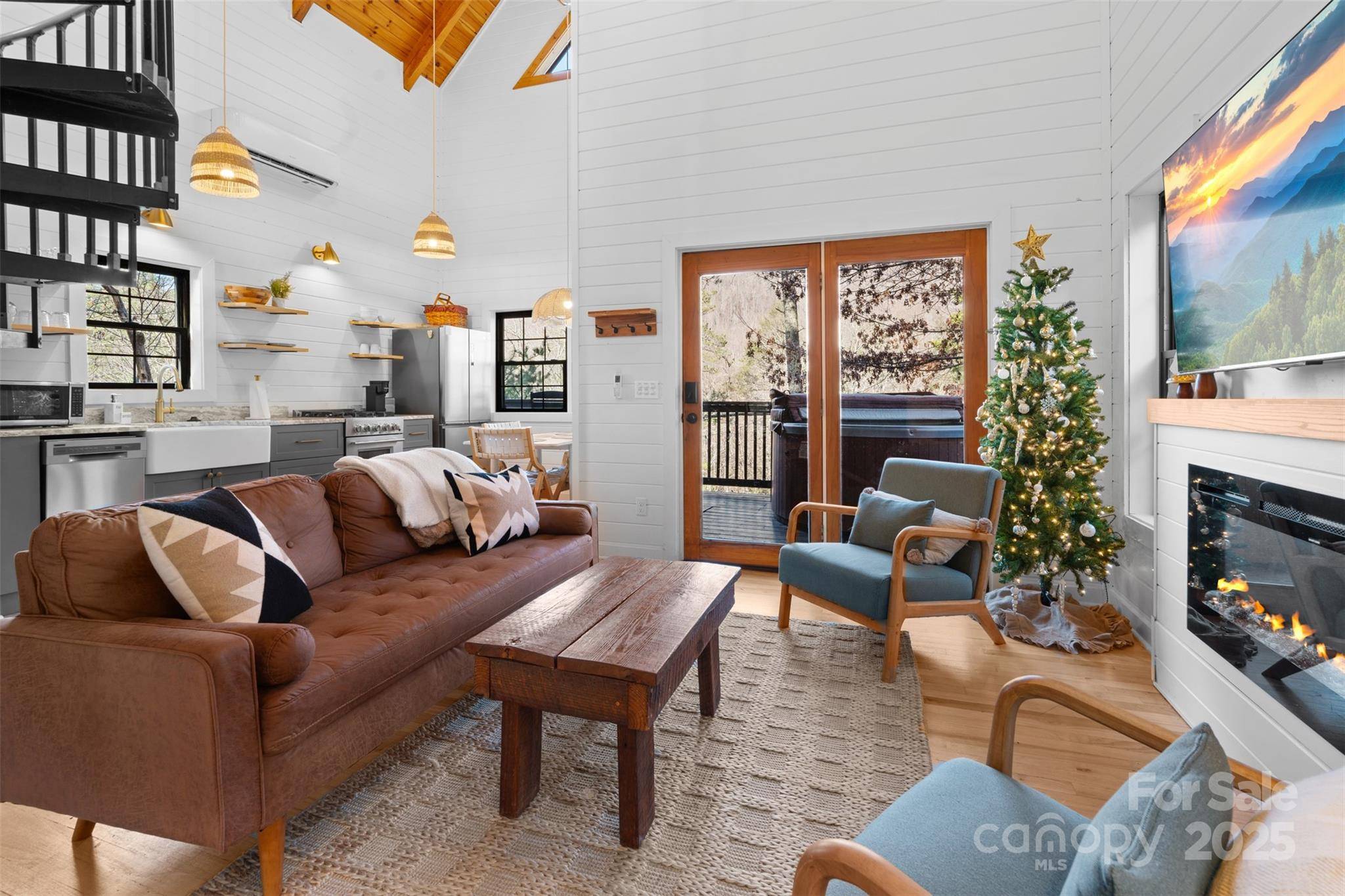 68 Bear Den Mountain View DR, Spruce Pine, NC 28777