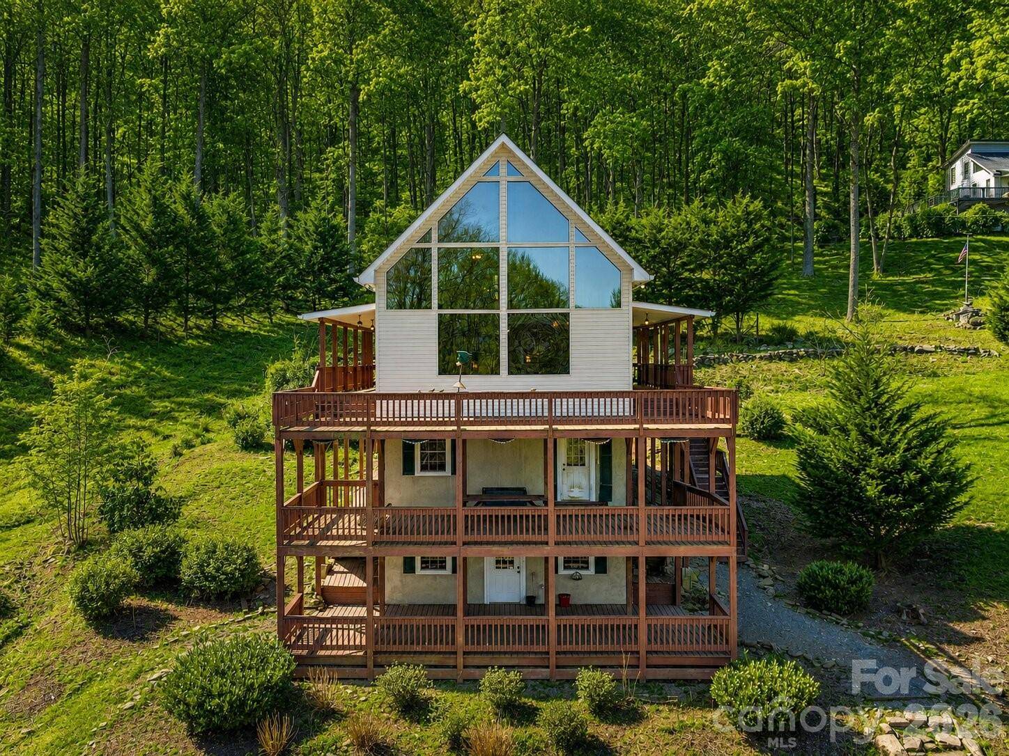 575 Twin Brook DR, Waynesville, NC 28785