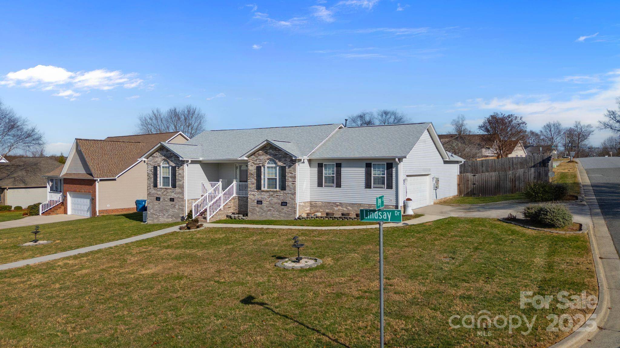 100 Lindsay DR, Archdale, NC 27263