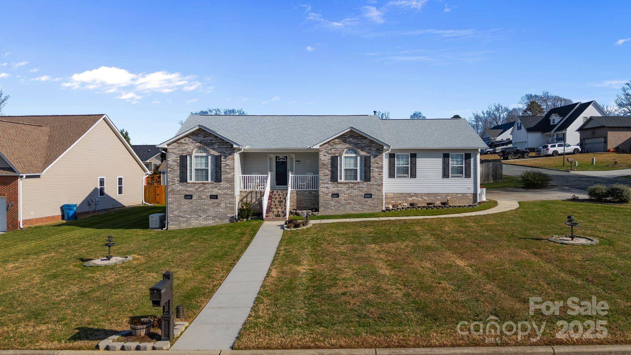 100 Lindsay DR, Archdale, NC 27263