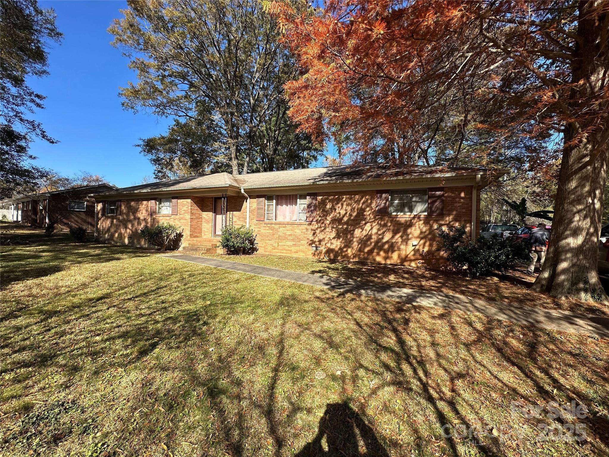 6547 Louglen CIR, Charlotte, NC 28212