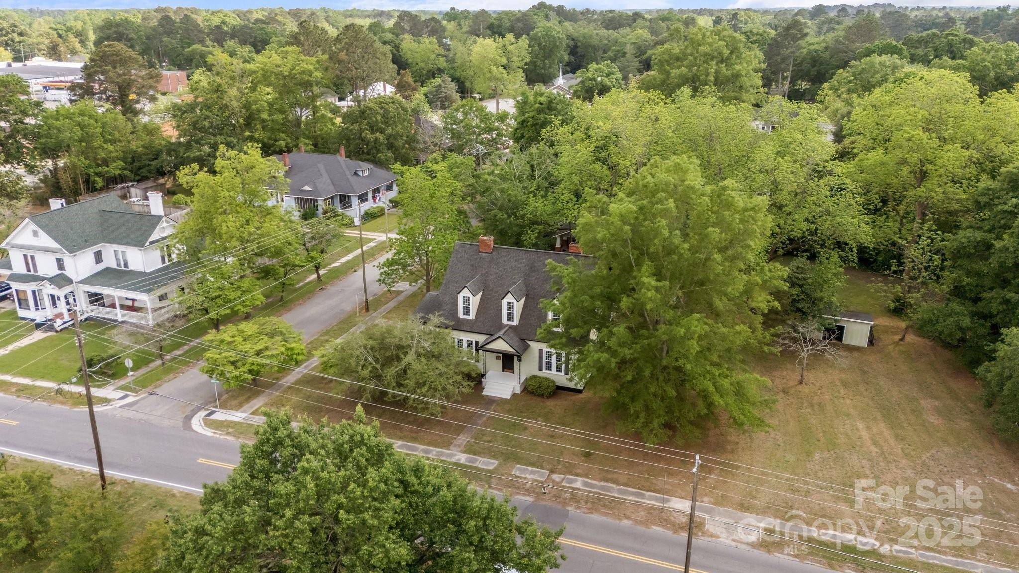 301 W Central ST, Maxton, NC 28364