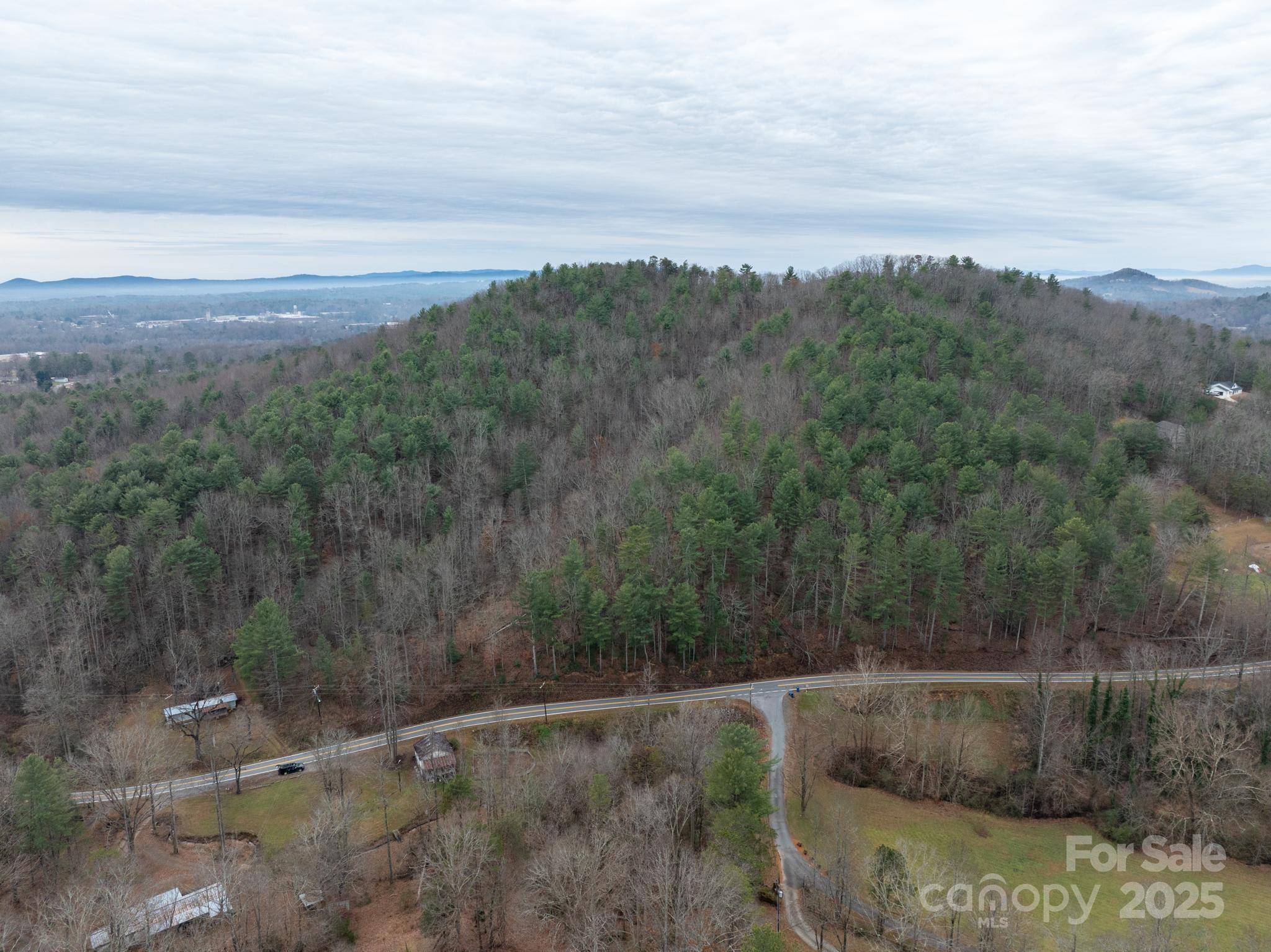 1864 Starcross RD, Lenoir, NC 28645