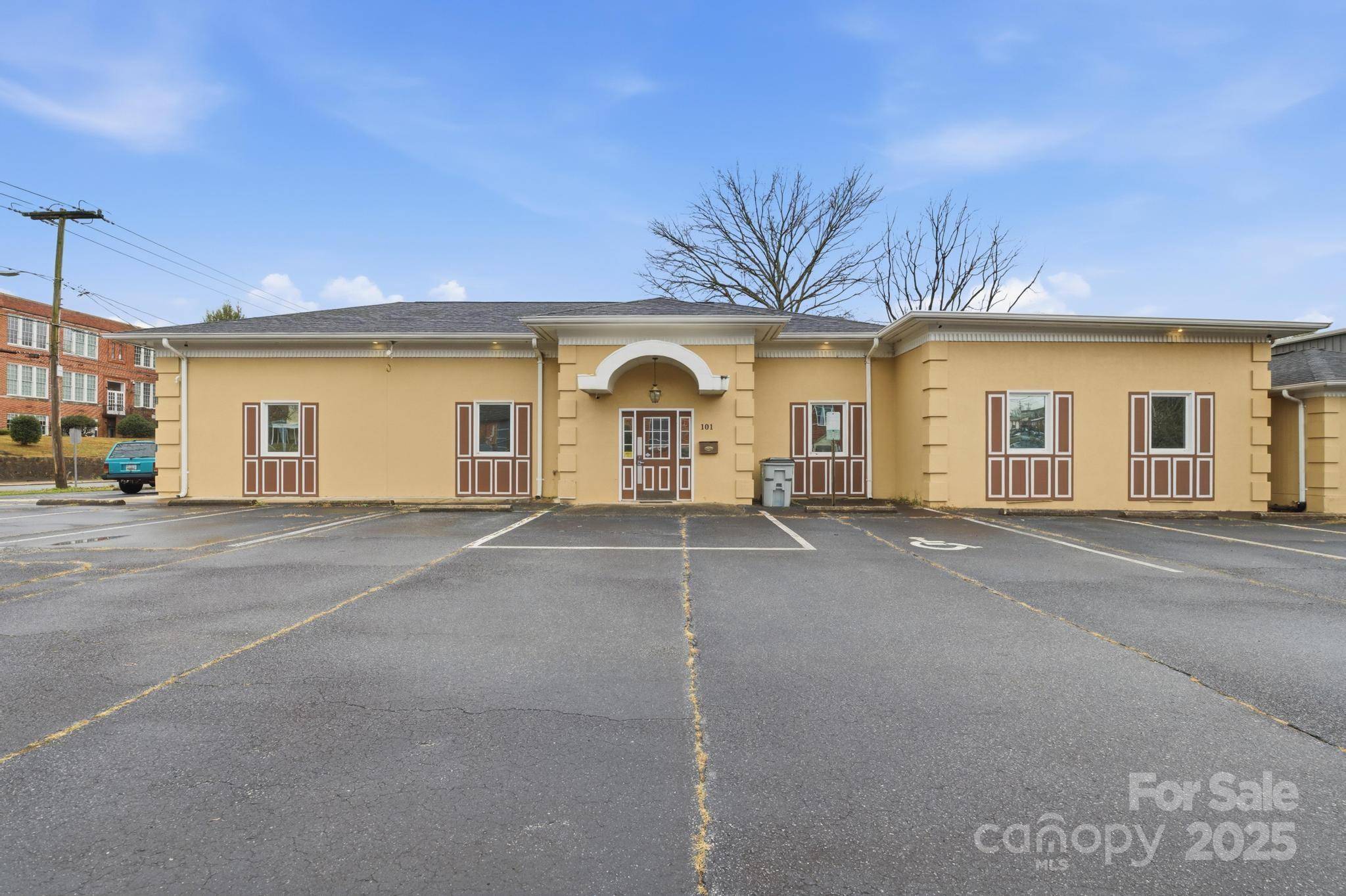 101 Willow ST NW, Lenoir, NC 28645