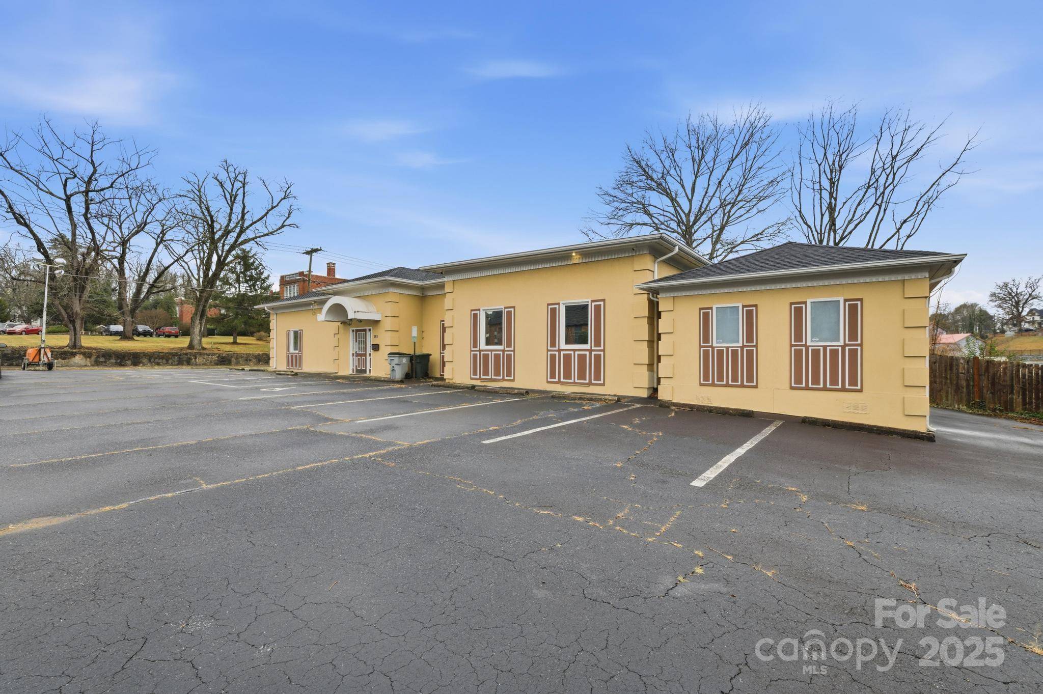 101 Willow ST NW, Lenoir, NC 28645