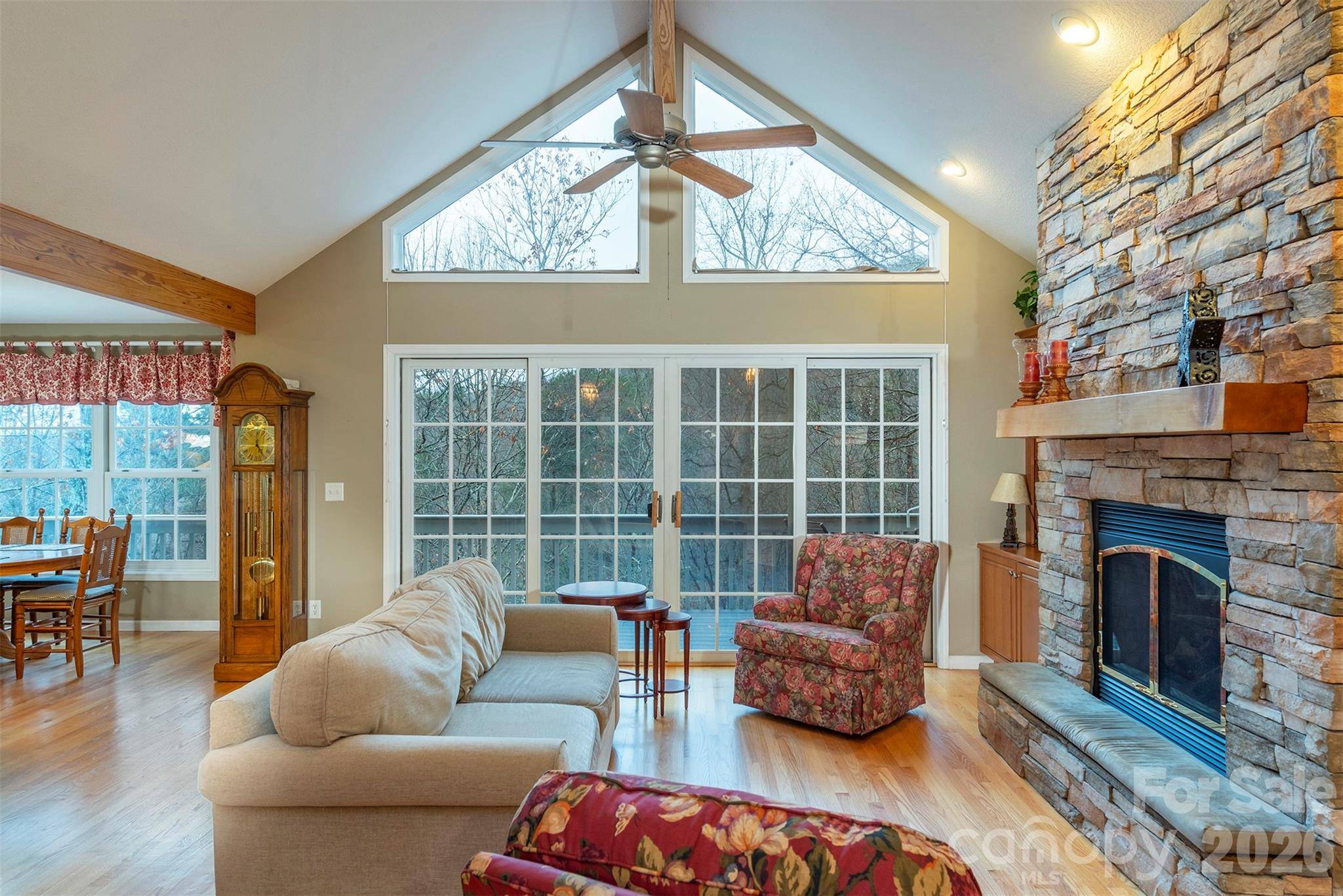 128 Sullivan LN, Lake Lure, NC 28746