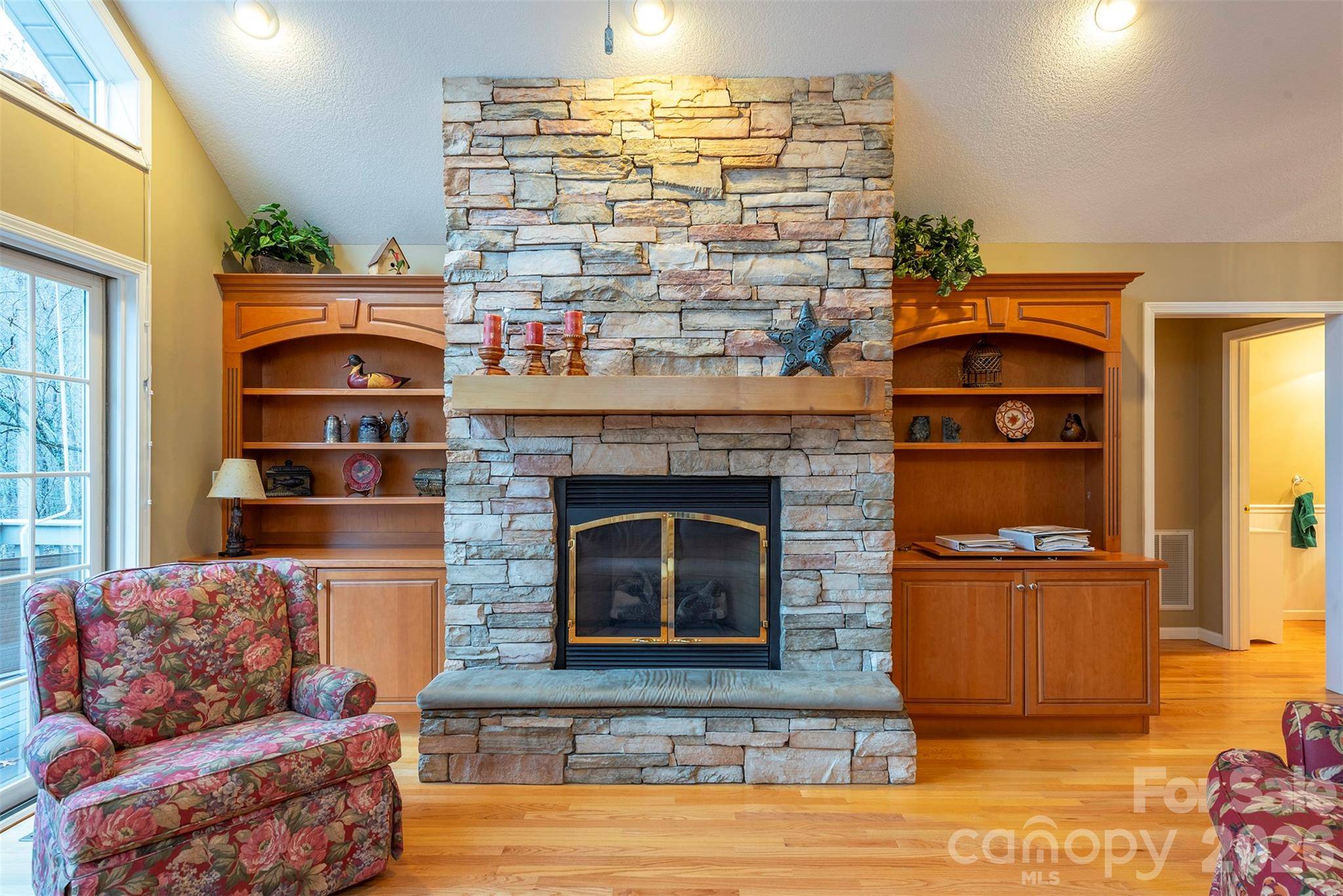 128 Sullivan LN, Lake Lure, NC 28746