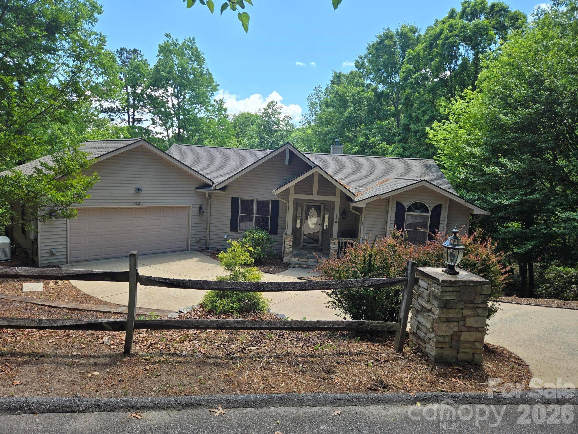 128 Sullivan LN, Lake Lure, NC 28746