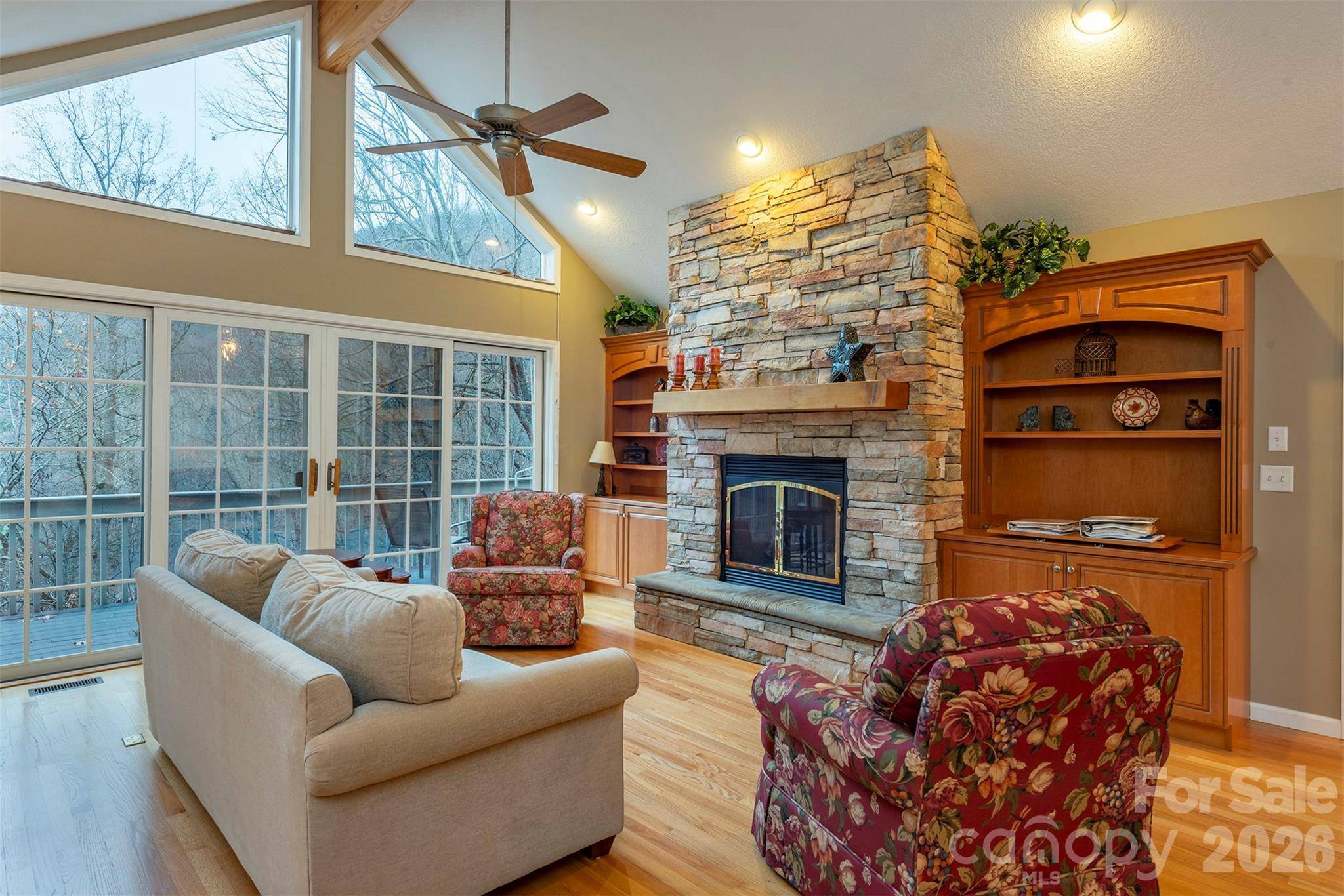 128 Sullivan LN, Lake Lure, NC 28746