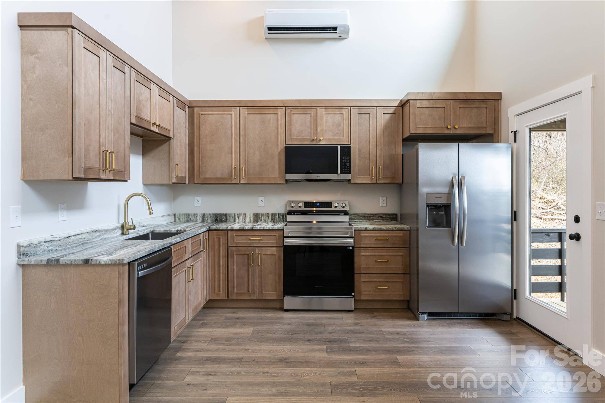 153 Hackleburg LN, Hendersonville, NC 28792